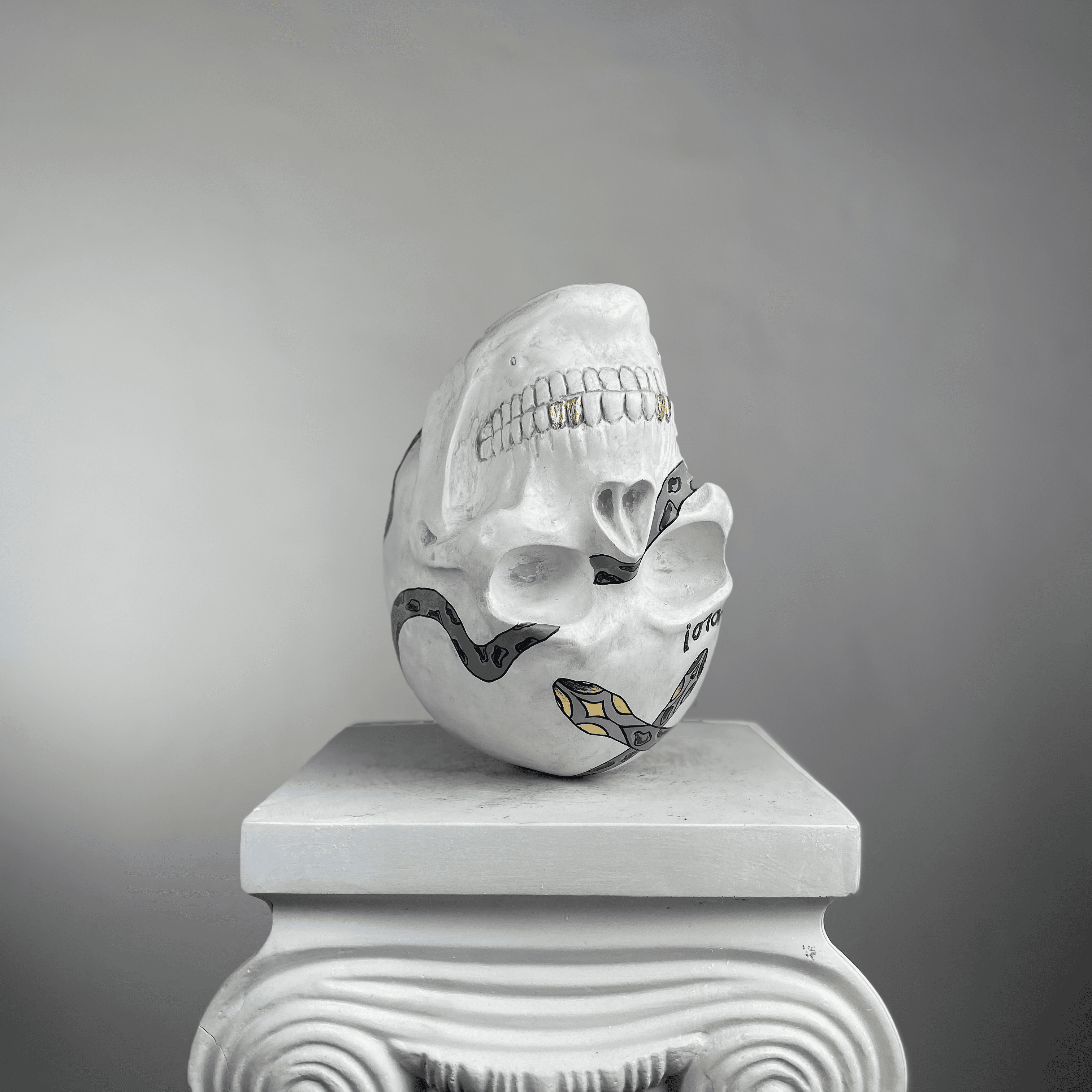 Skull Yolo Heykel