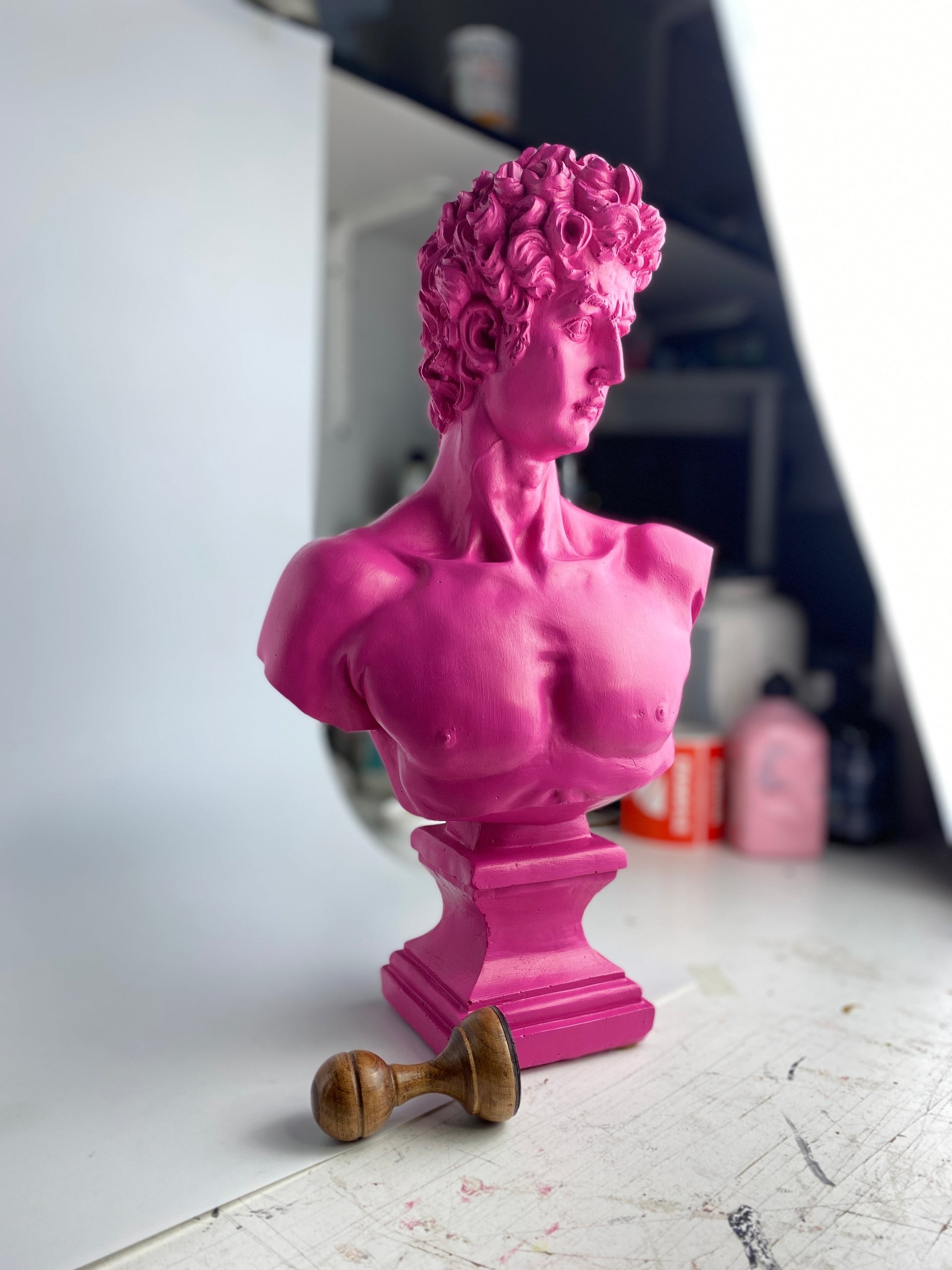 David Dark Pink Büyük Heykel