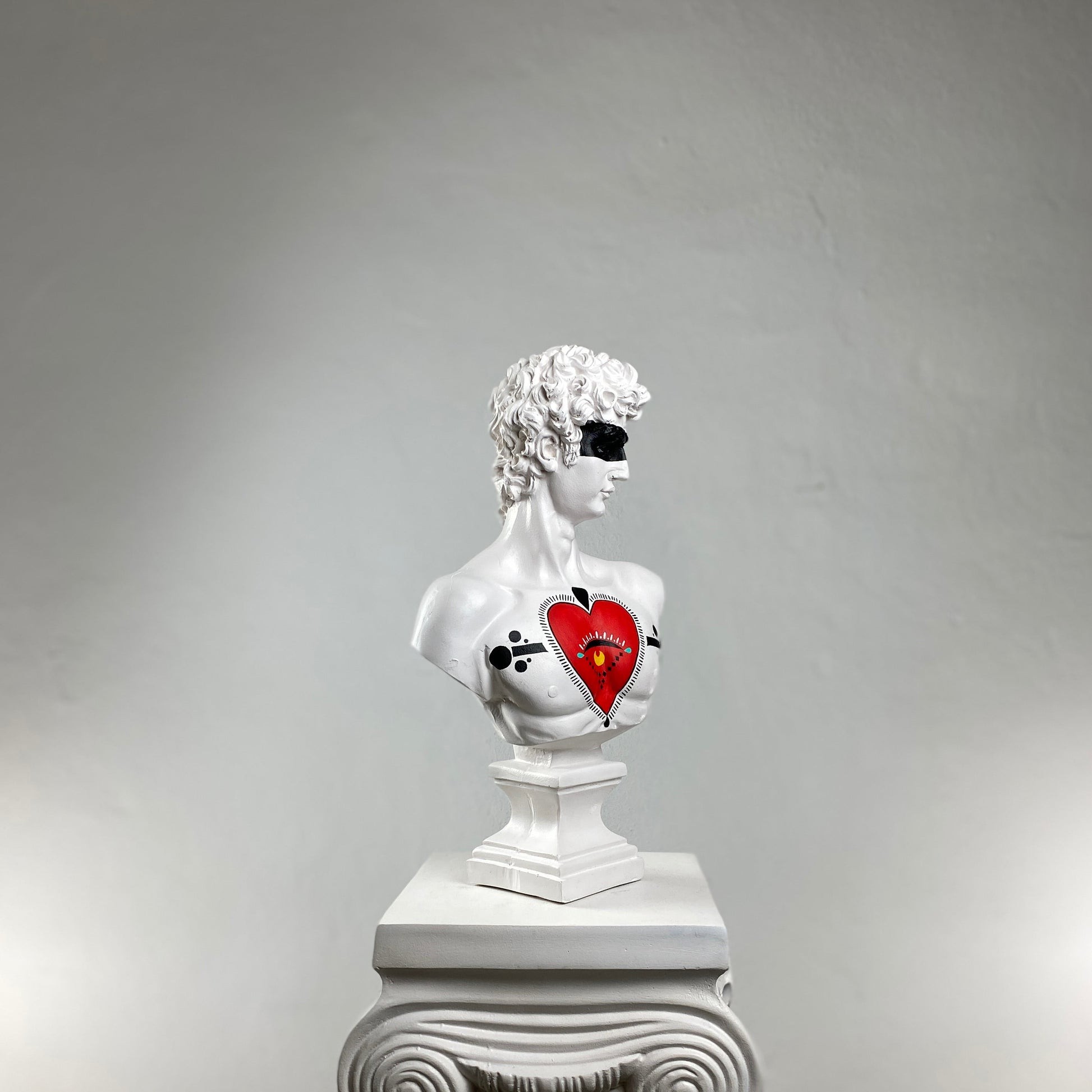 David Eye of Heart Büyük Heykel