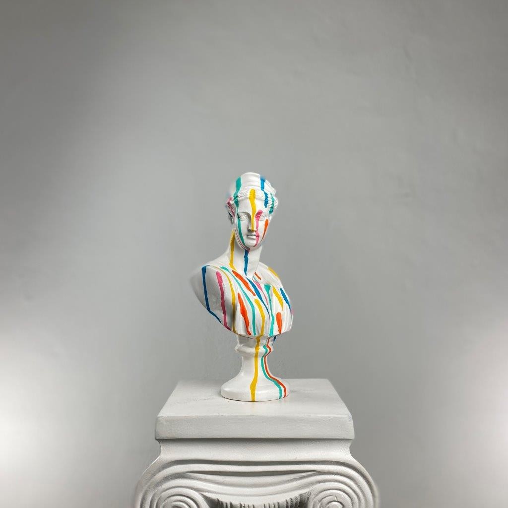 Artemis Colorfall Heykel