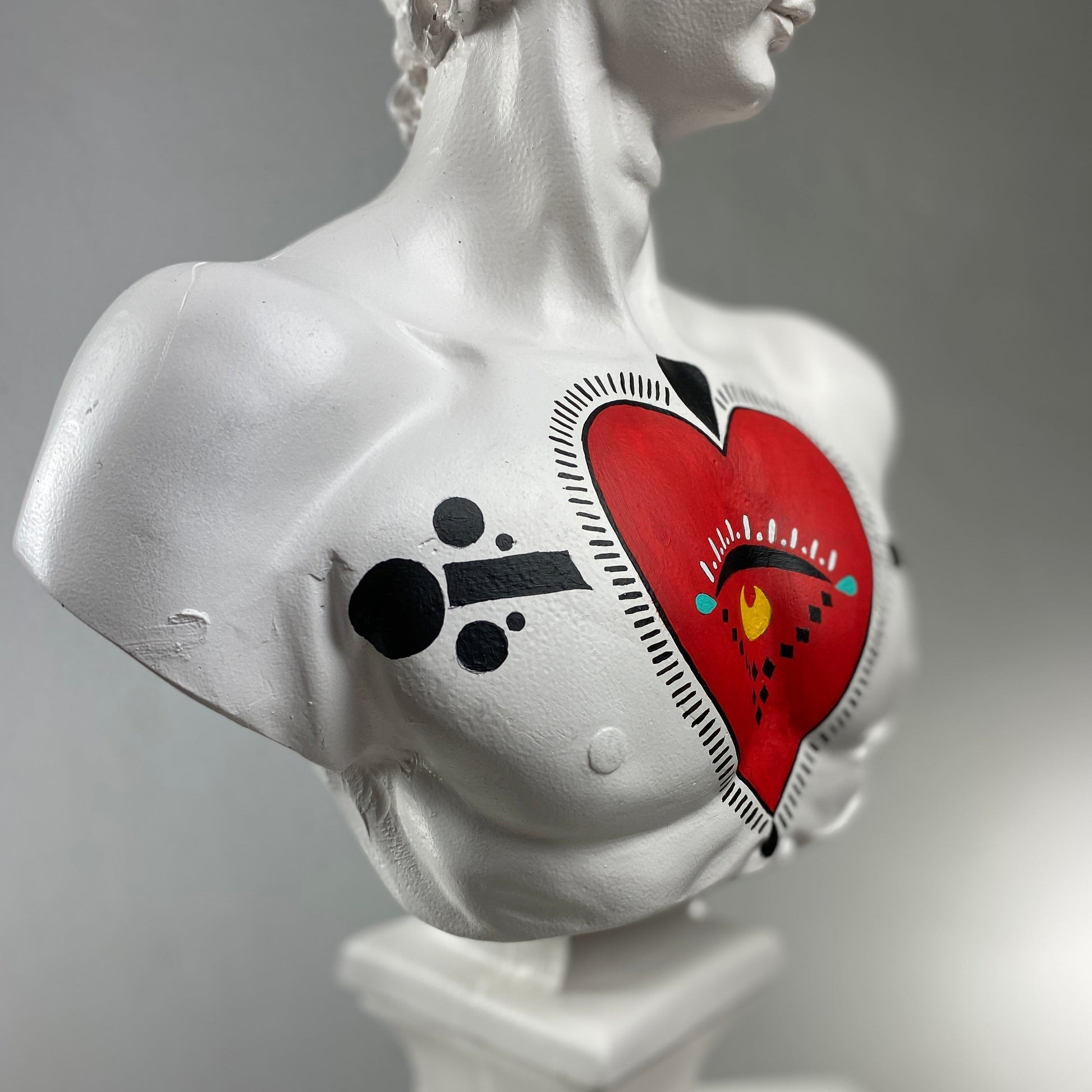David Eye of Heart Büyük Heykel