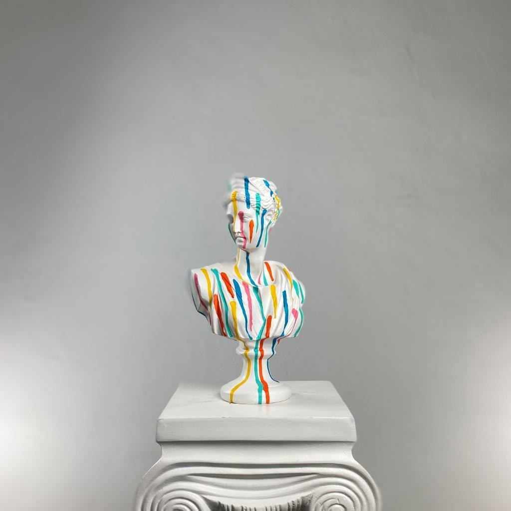 Artemis Colorfall Heykel