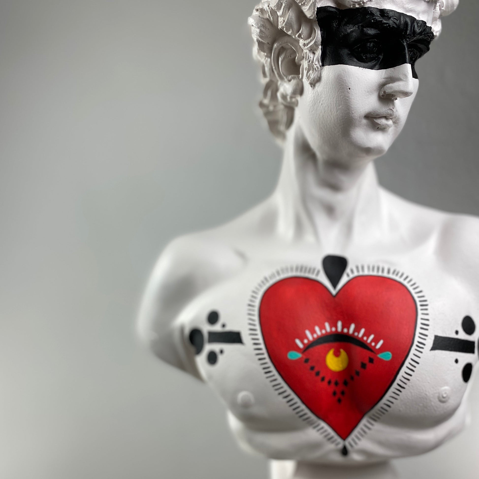 David Eye of Heart Büyük Heykel