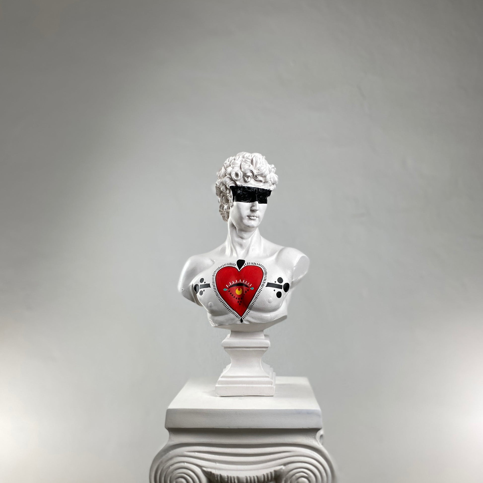 David Eye of Heart Büyük Heykel