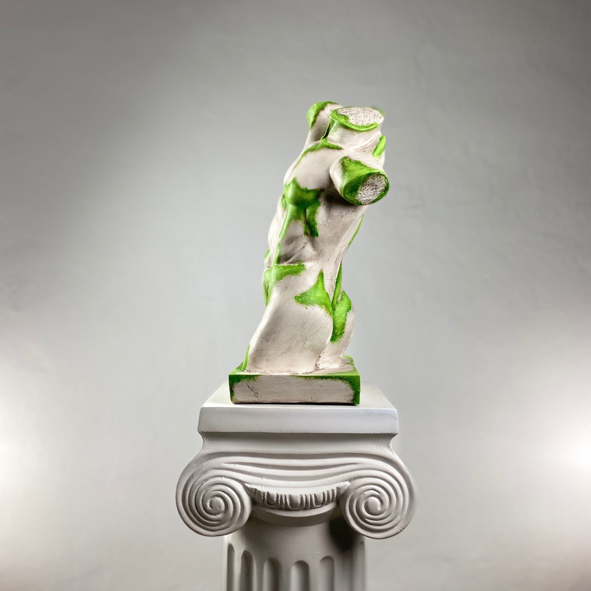 Torso Mossy Heykel