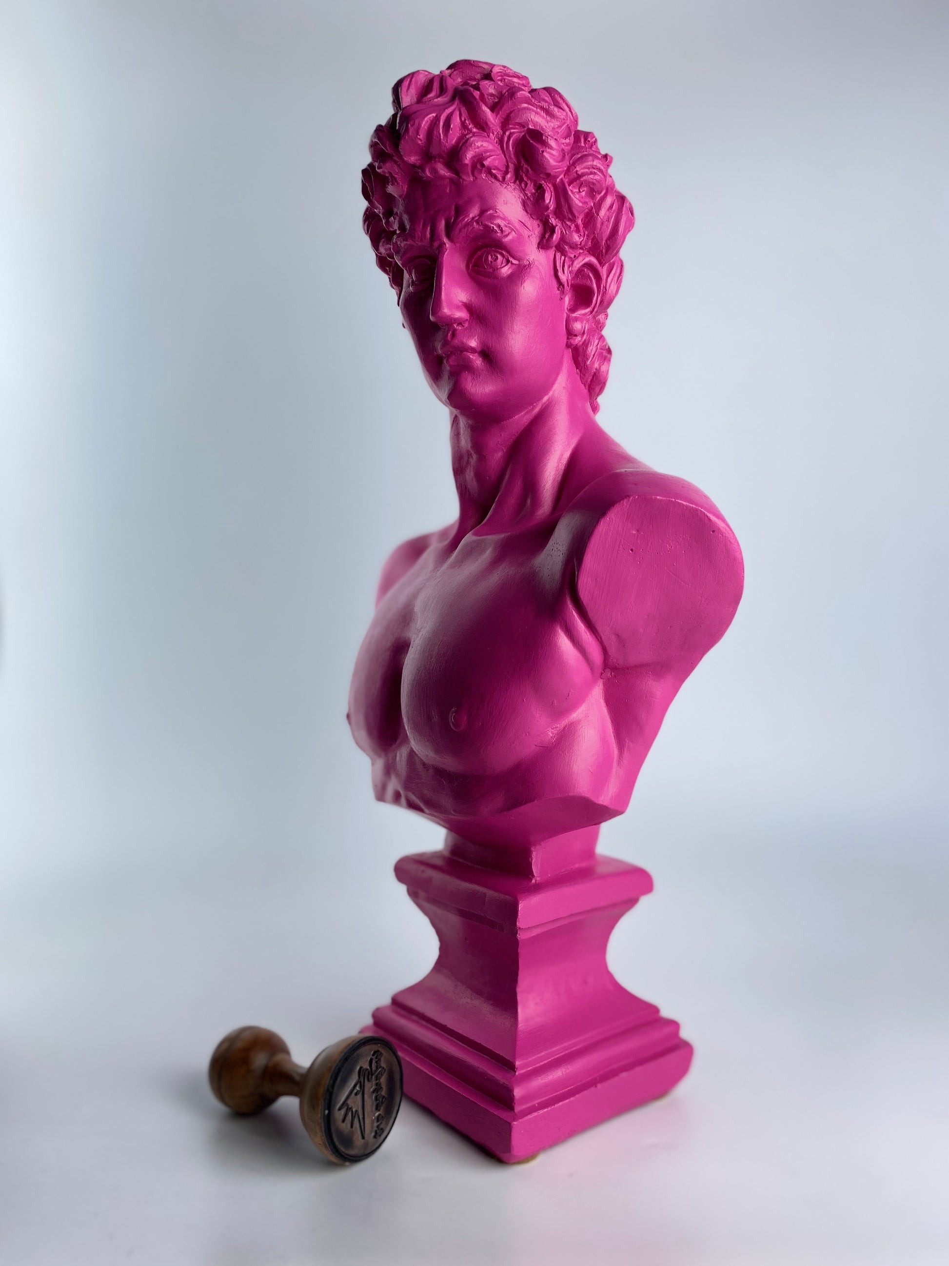 David Dark Pink Büyük Heykel
