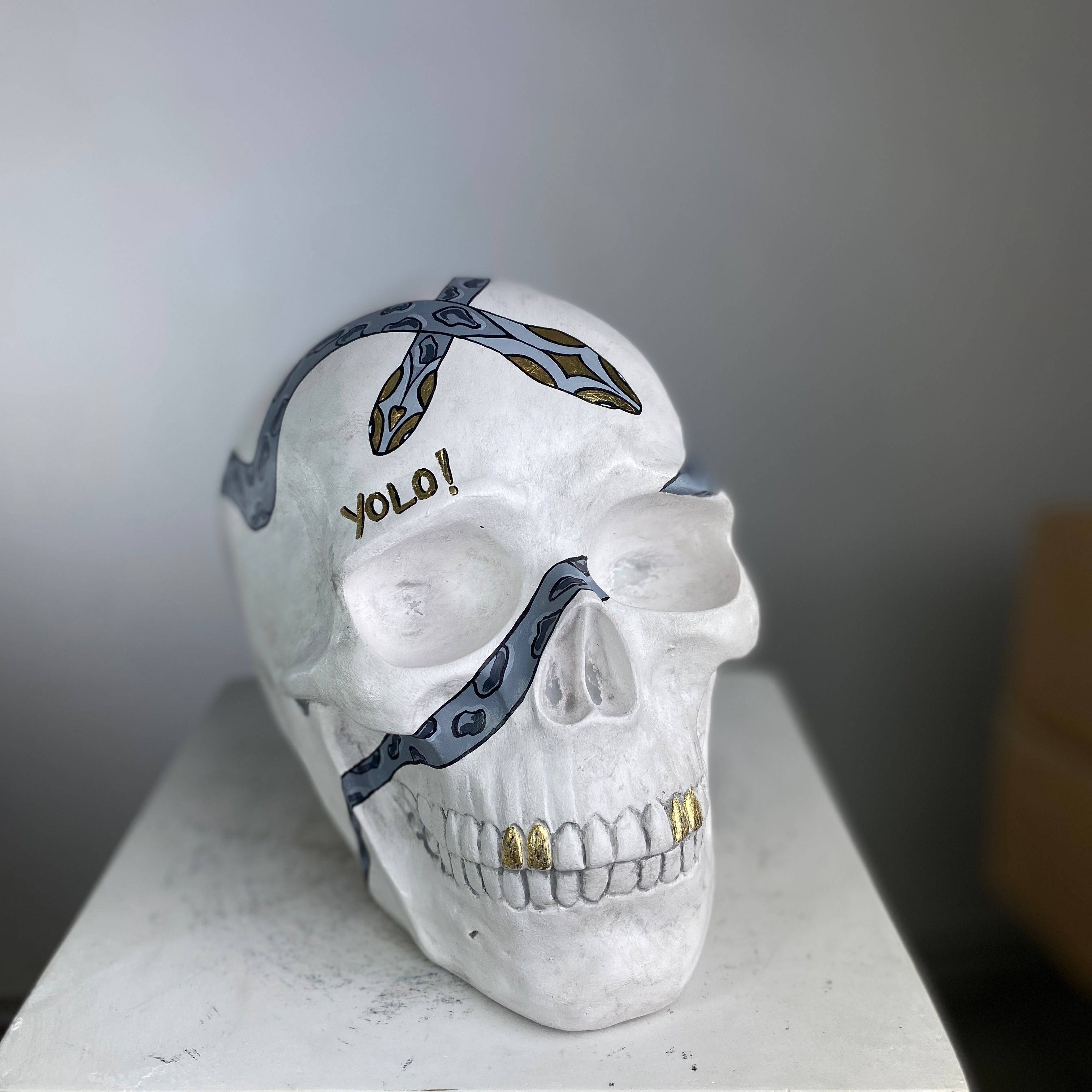 Skull Yolo Heykel