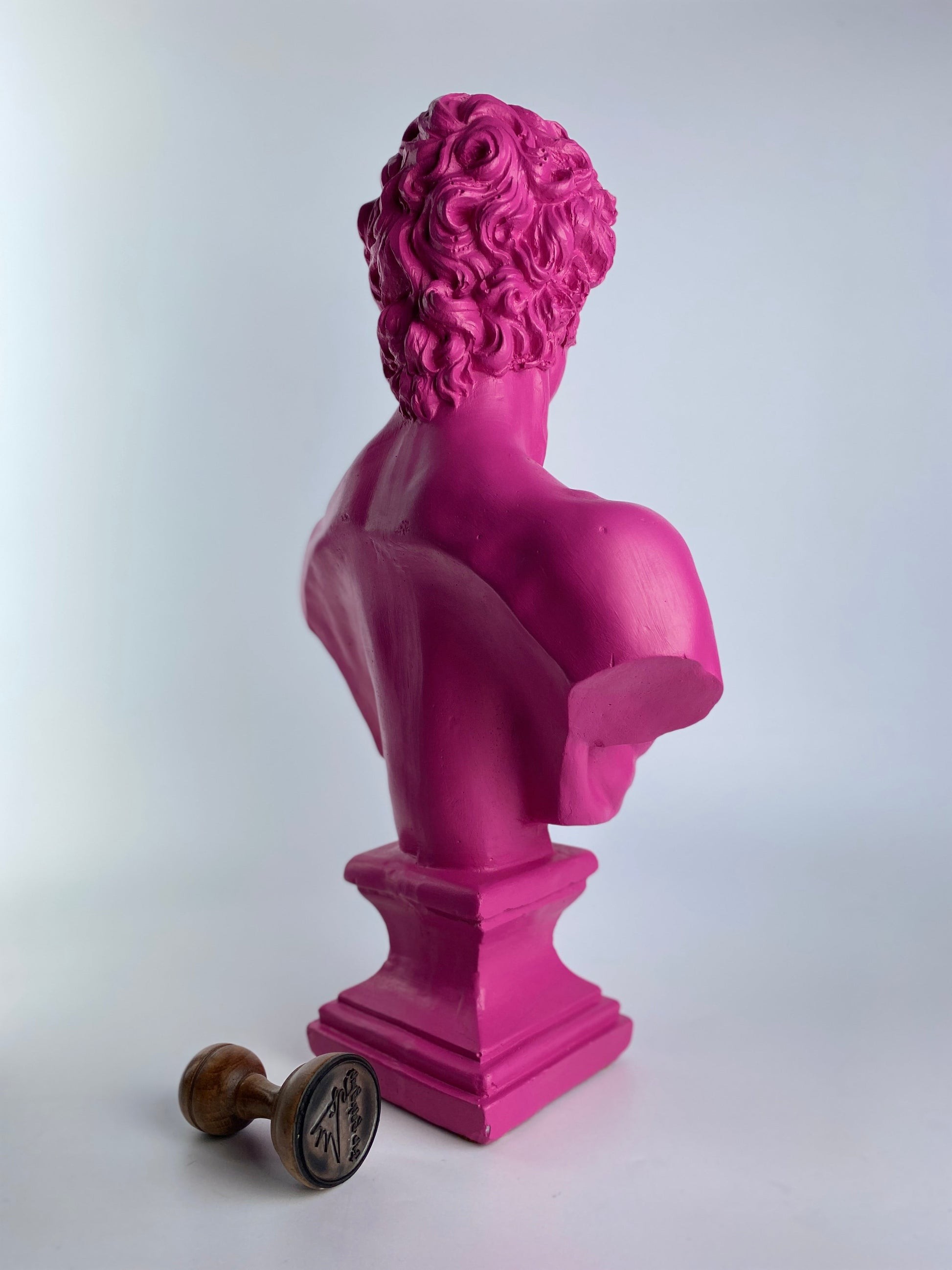 David Dark Pink Büyük Heykel