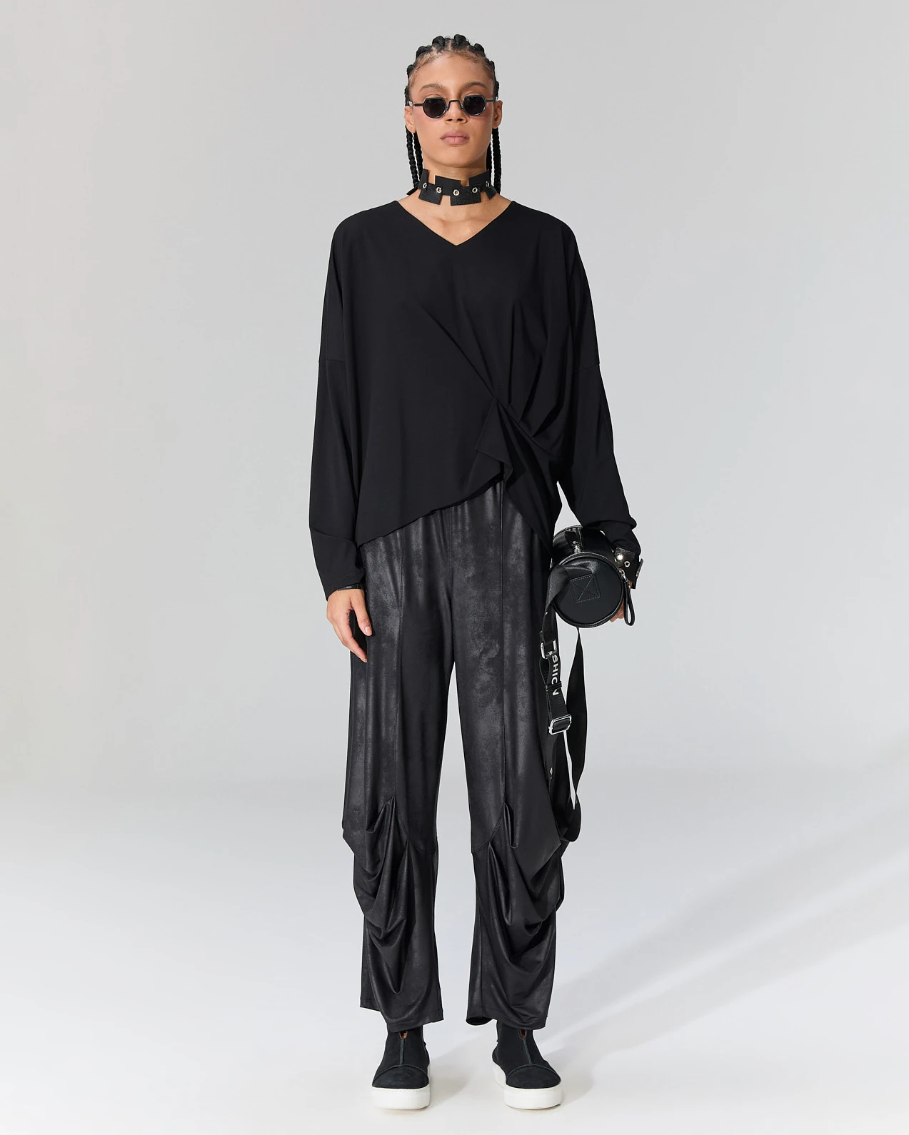 V Yaka Asimetrik Bluz - Siyah