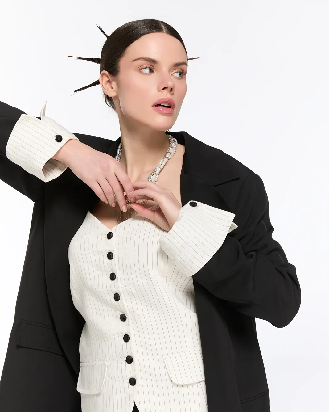 siyah-blazer-ceket-dugmeli-bustiyer-ofis-kombini