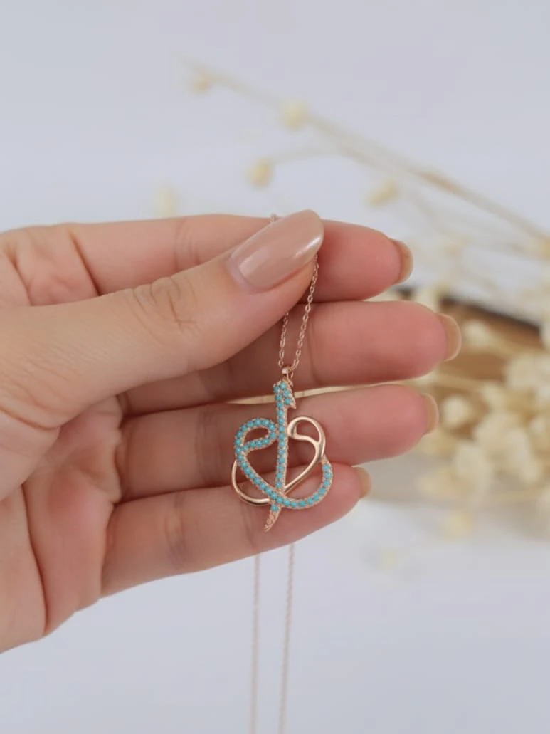 925k Gümüş Turkuaz Taşlı Elif Vav Kadın Kolye