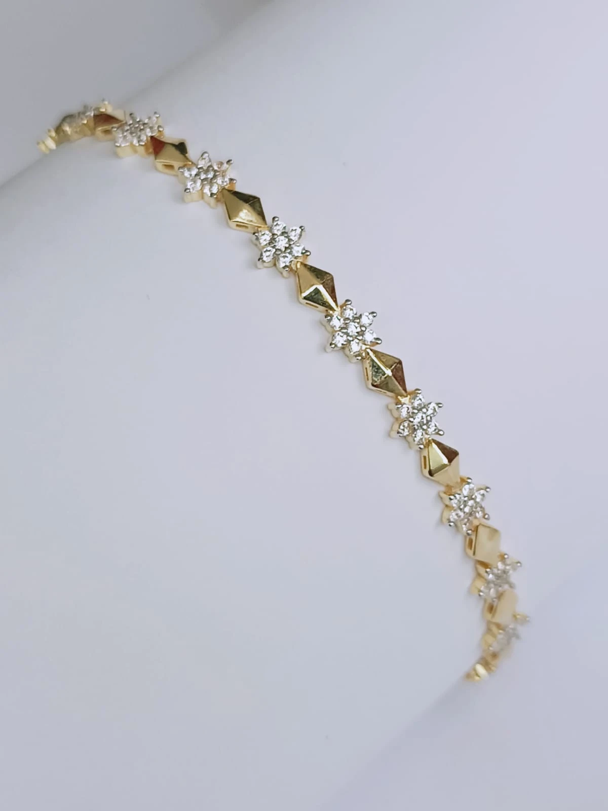 925 Ayar Gümüş Zirkon Taşlı Zarif Serena Gold Bileklik