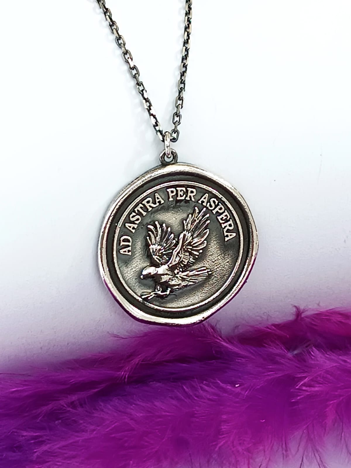 925 Ayar Gümüş Latin Motto Motivasyon Mühür Kolye , ''Engelleri Aşarak Zirveye '' Azim,Başarı,Güç Motivasyon Kolye