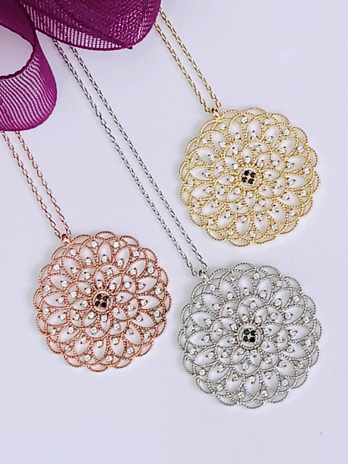 925 Ayar Gümüş Beyaz Zirkon Taşlı Yuvarlak Yaşam Çiçeği Kadın Kolye