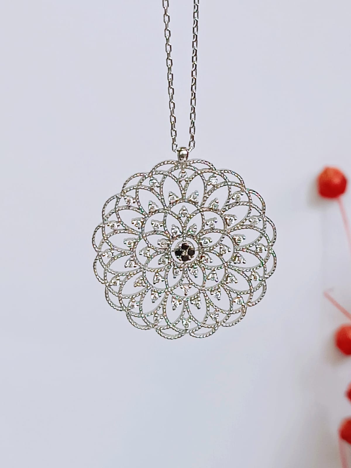 925 Ayar Gümüş Beyaz Zirkon Taşlı Yuvarlak Yaşam Çiçeği Kadın Kolye