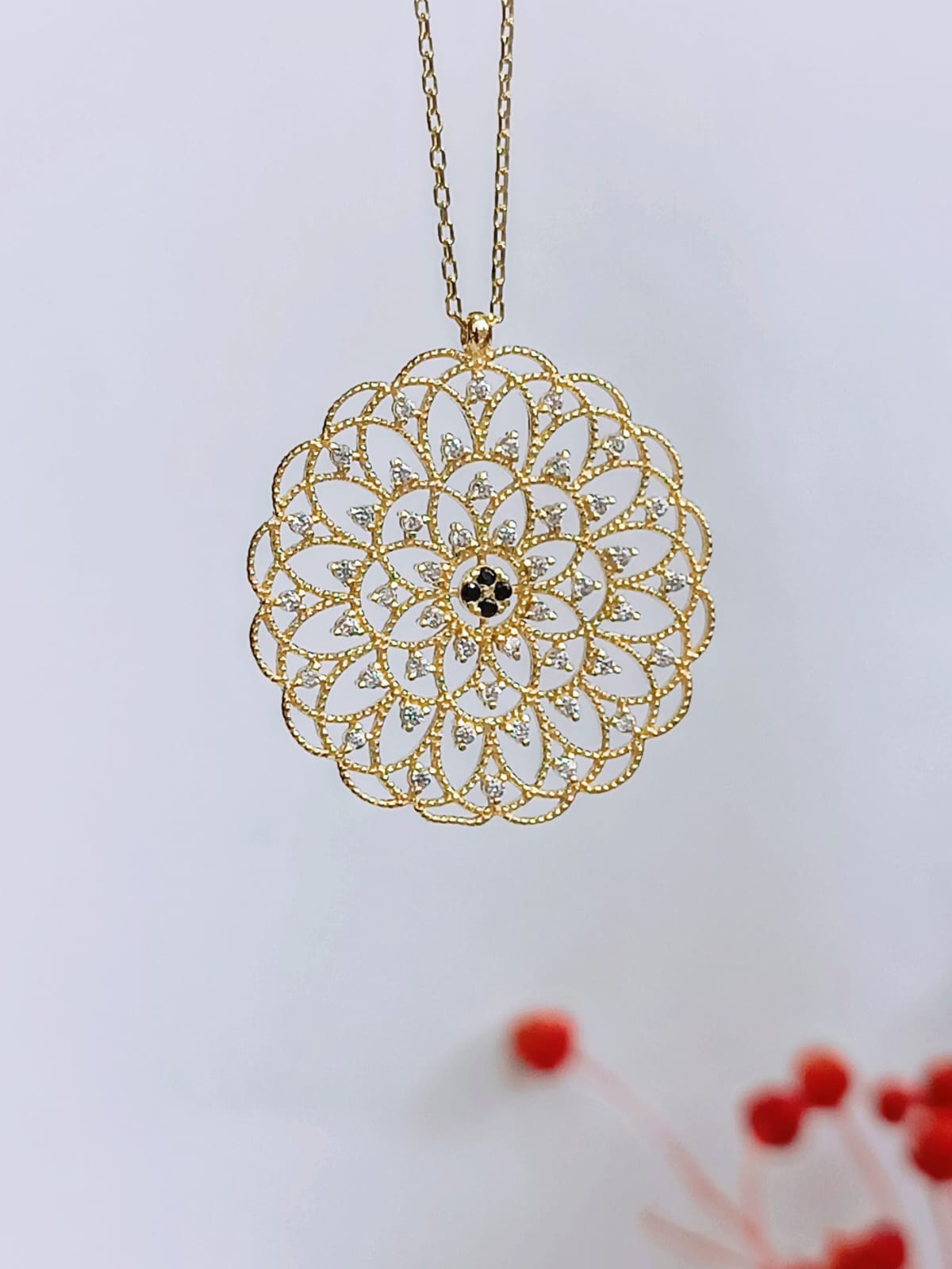 925 Ayar Gümüş Beyaz Zirkon Taşlı Yuvarlak Yaşam Çiçeği Kadın Kolye