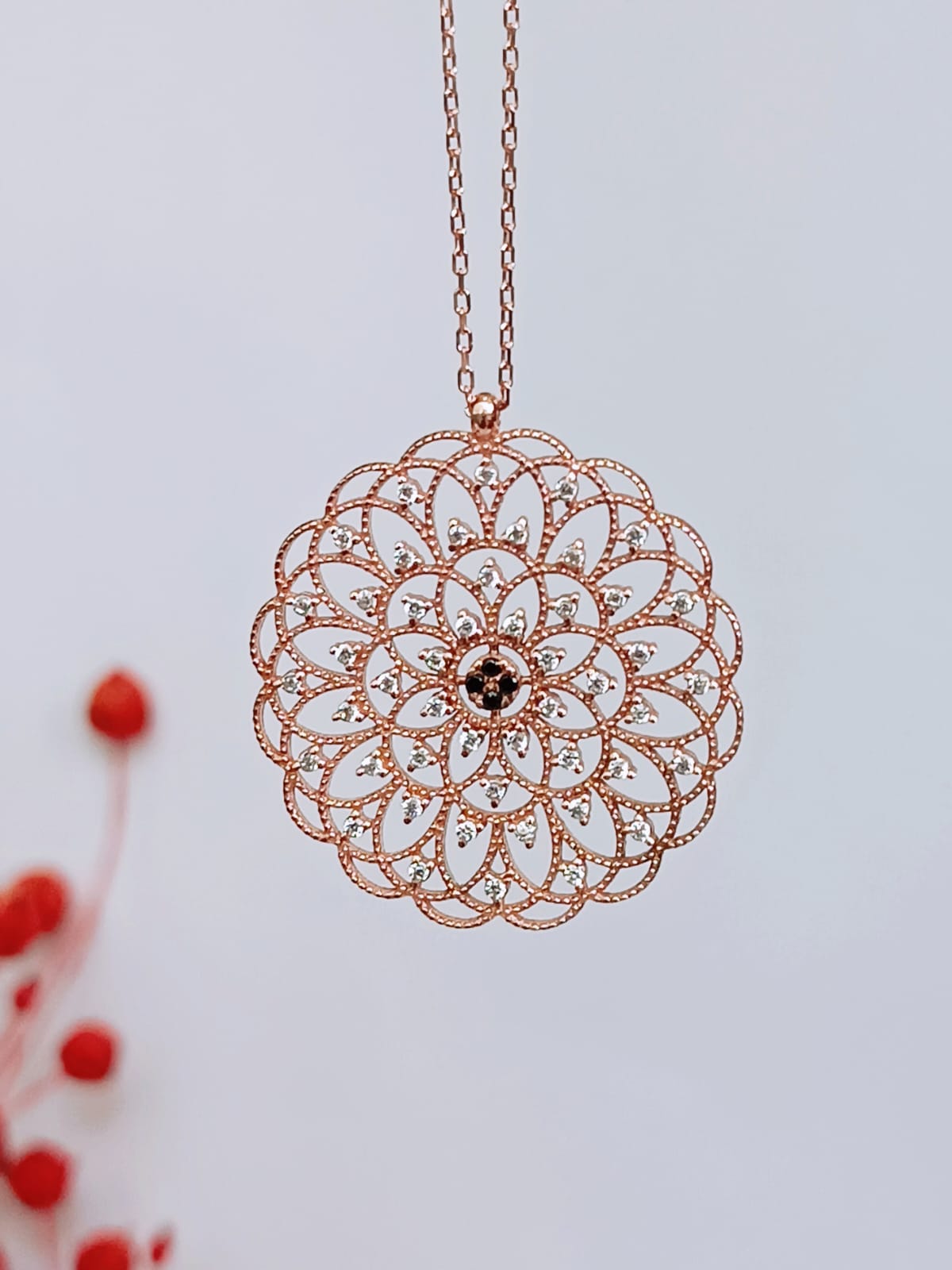 925 Ayar Gümüş Beyaz Zirkon Taşlı Yuvarlak Yaşam Çiçeği Kadın Kolye