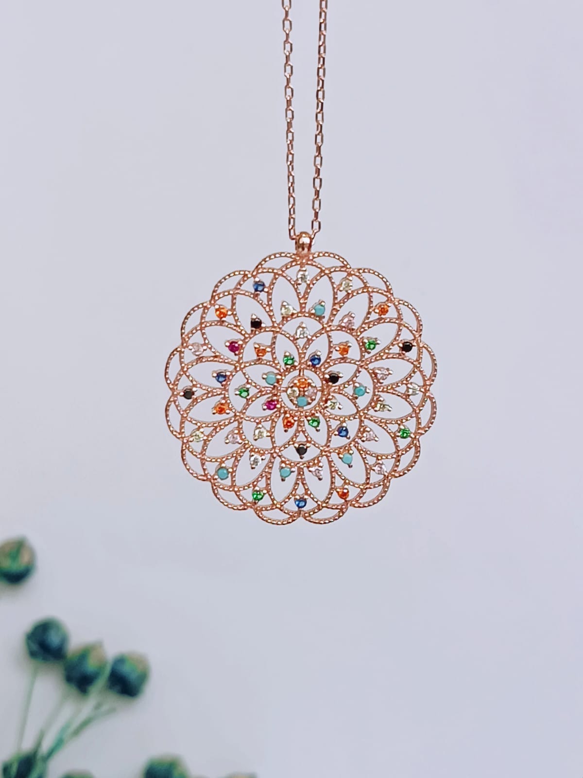 925 Ayar Gümüş Renkli Zirkon Taşlı Yuvarlak Yaşam Çiçeği Kadın Kolye