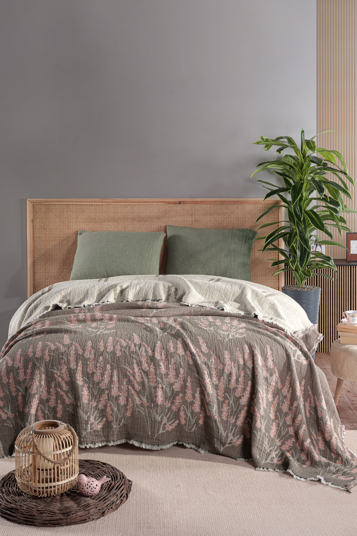 MylasaHome 4 Katlı Müslin Lavanta Desenli Çift Kişilik Yatak Örtüsü 220 x 240 - haki