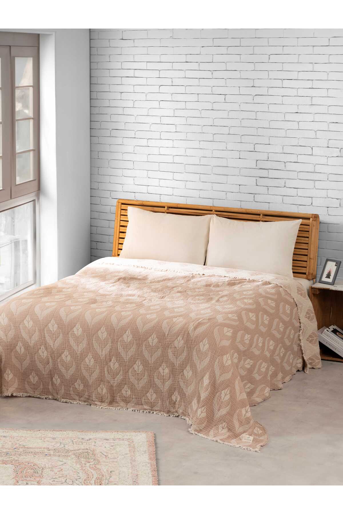 Çift Kişilik Küçük Yaprak Desenli %100 Organik Pamuk Müslin Yatak Örtüsü - bej