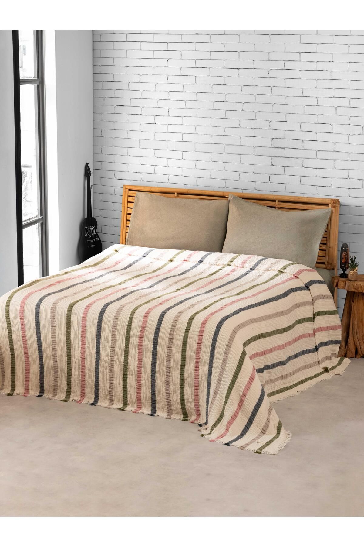 Müslin 4 Katlı Çizgili Yatak Örtüsü Çift Kişilik