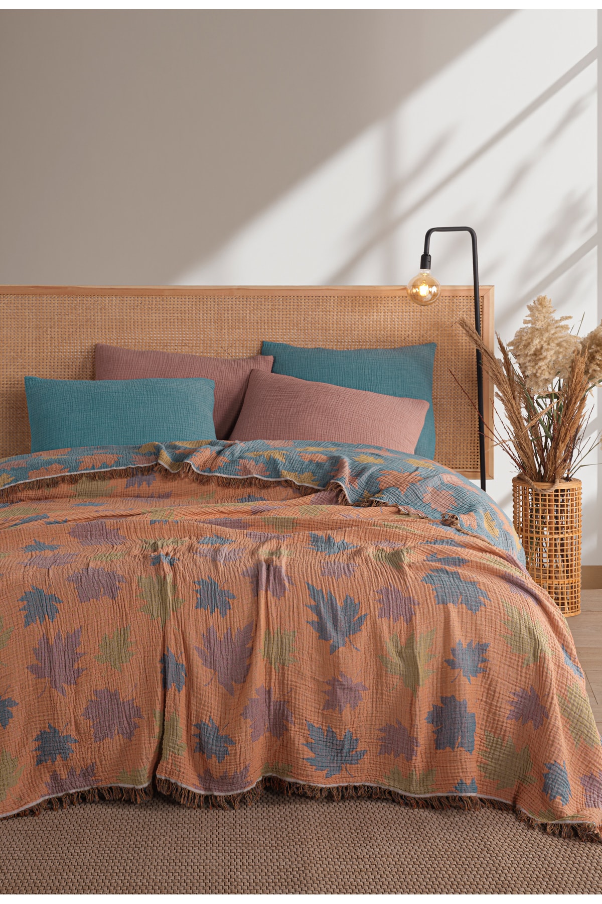 4 Katlı Müslin Çınar Yaprağı Desenli Yatak Örtüsü 240 x 260