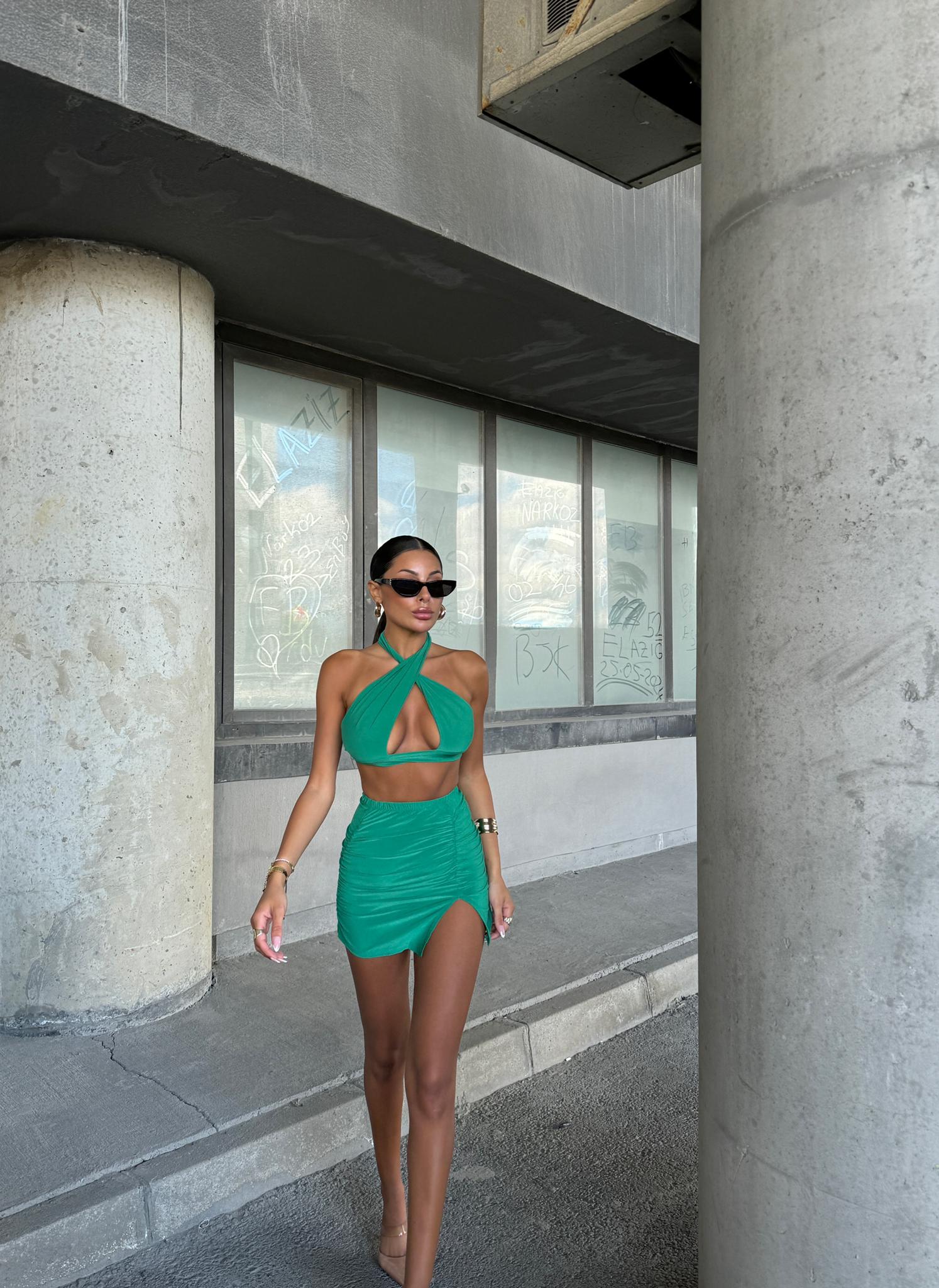 Triangle low-cut double suit