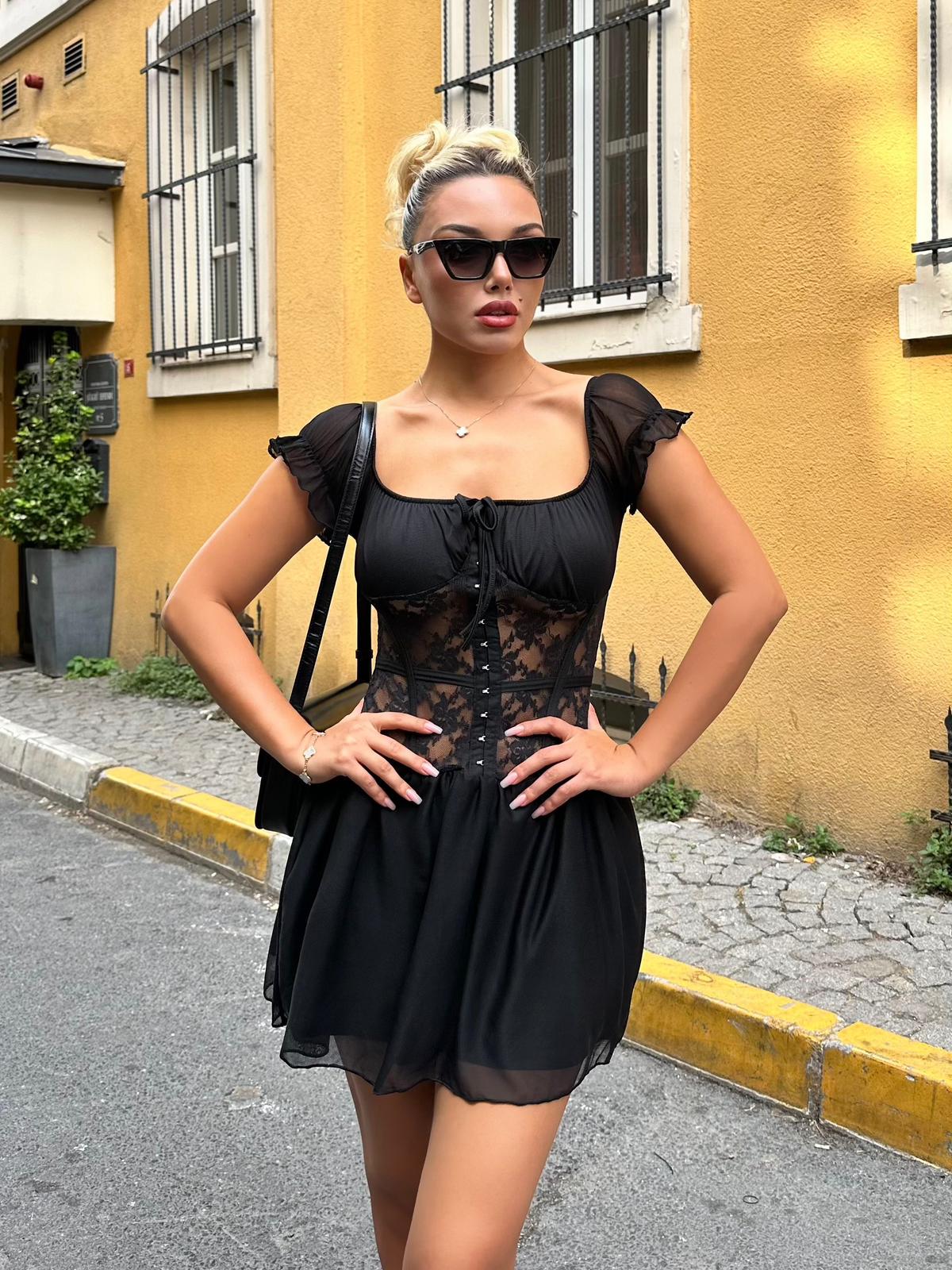 Mikro kumaş güpür detaylı mini elbise