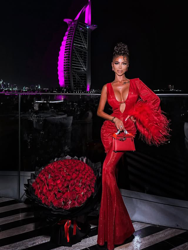 Buzy Kumaş Tüy Detay Tek Omuz Maxi Boy Elbise - Kırmızı