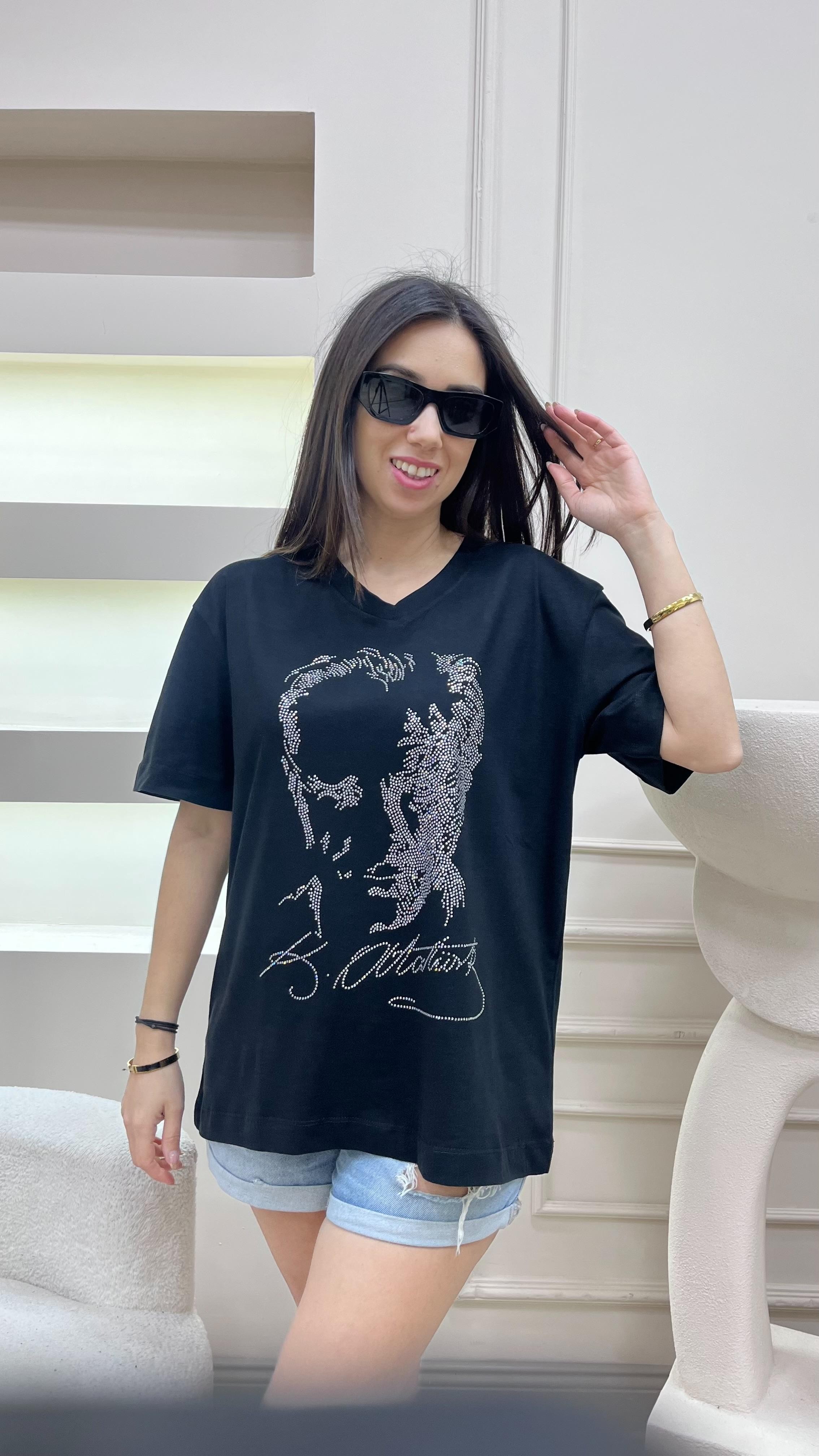 Taş Baskılı V Yaka Atatürk Tshirt - Siyah
