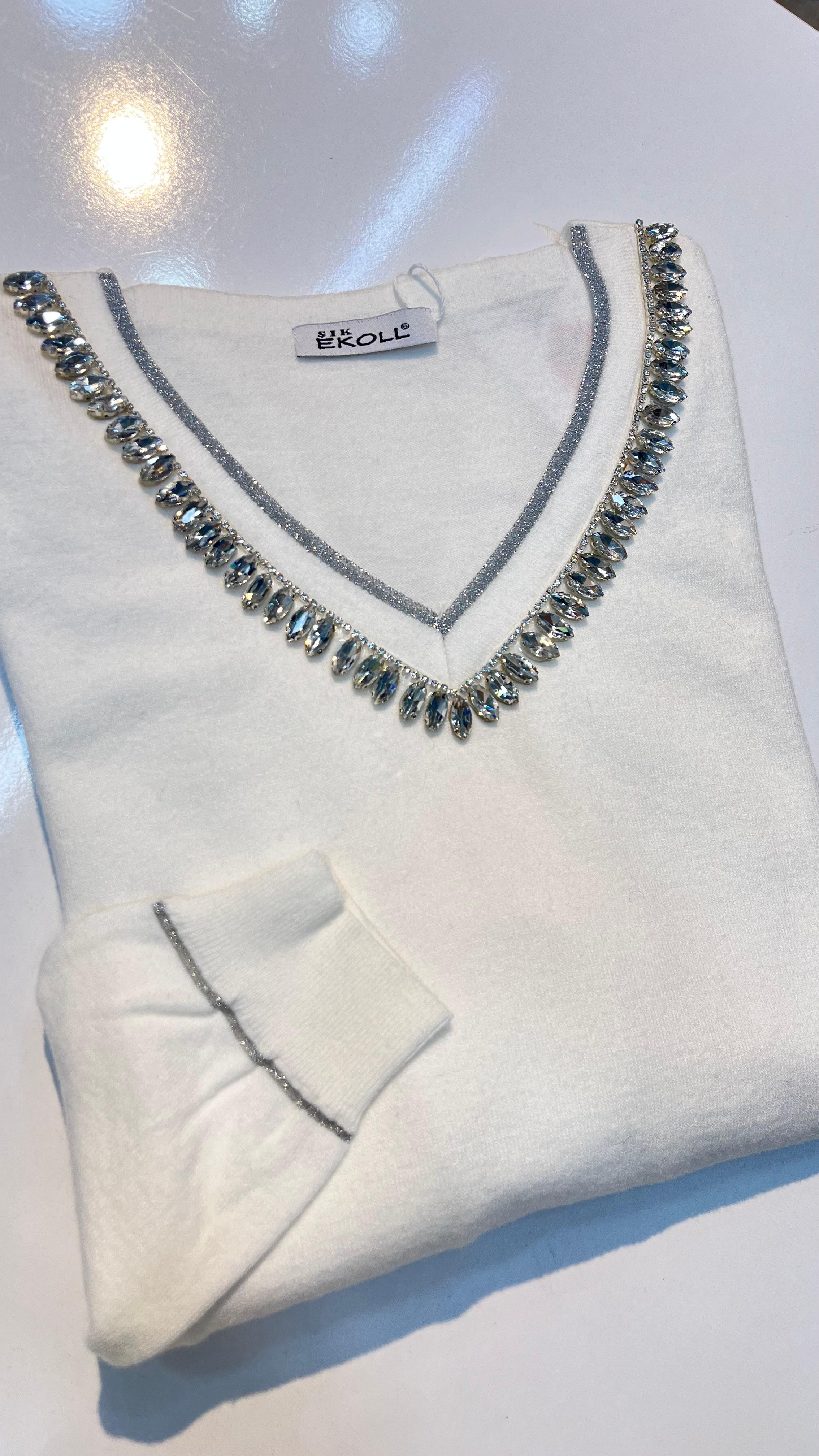 V Yaka Taşlı Triko