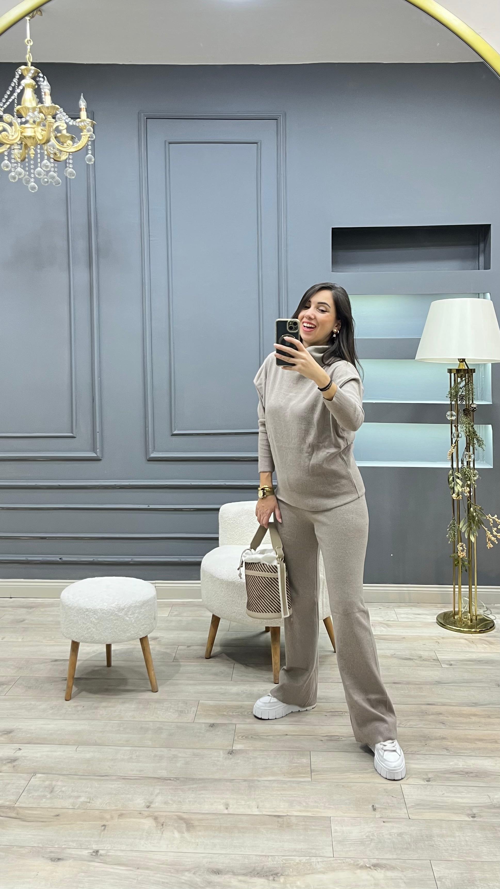 Degaje Yaka Likralı Yumoş Takım - Vizon