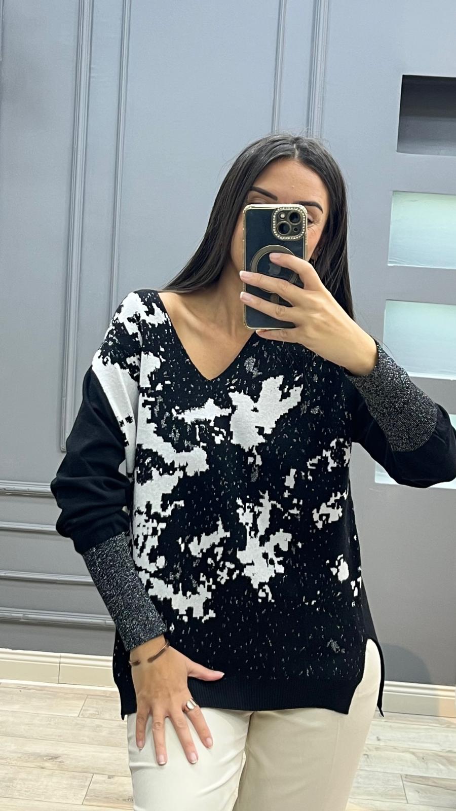 V Yaka Desenli Triko