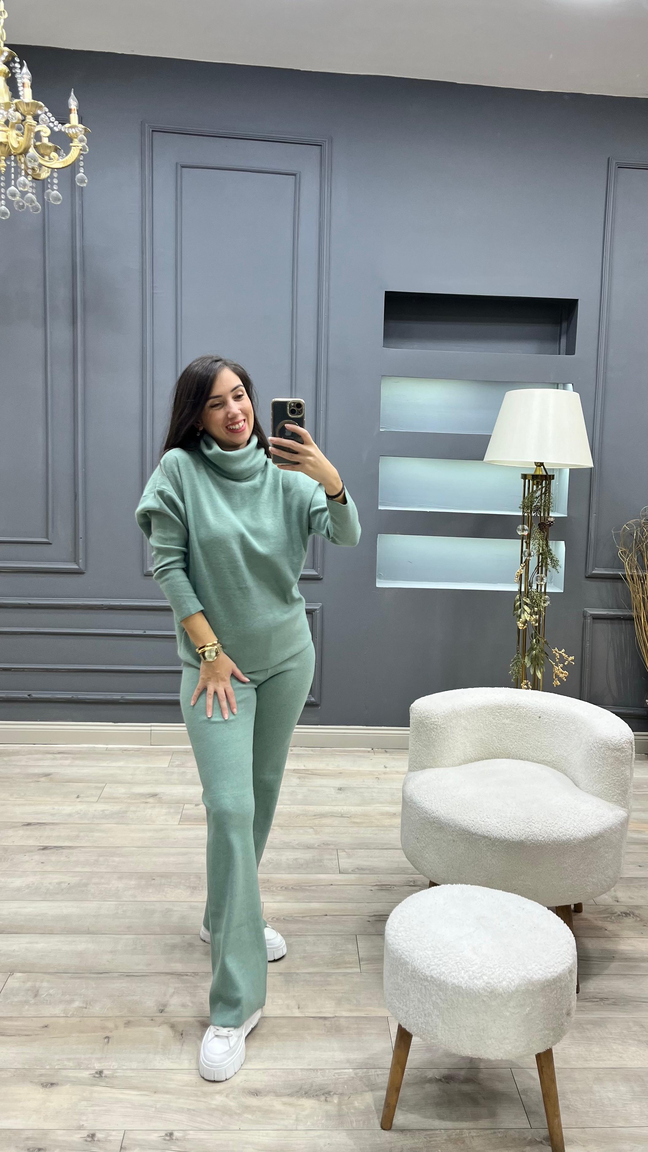 Degaje Yaka Likralı Yumoş Takım - Mint Yeşili