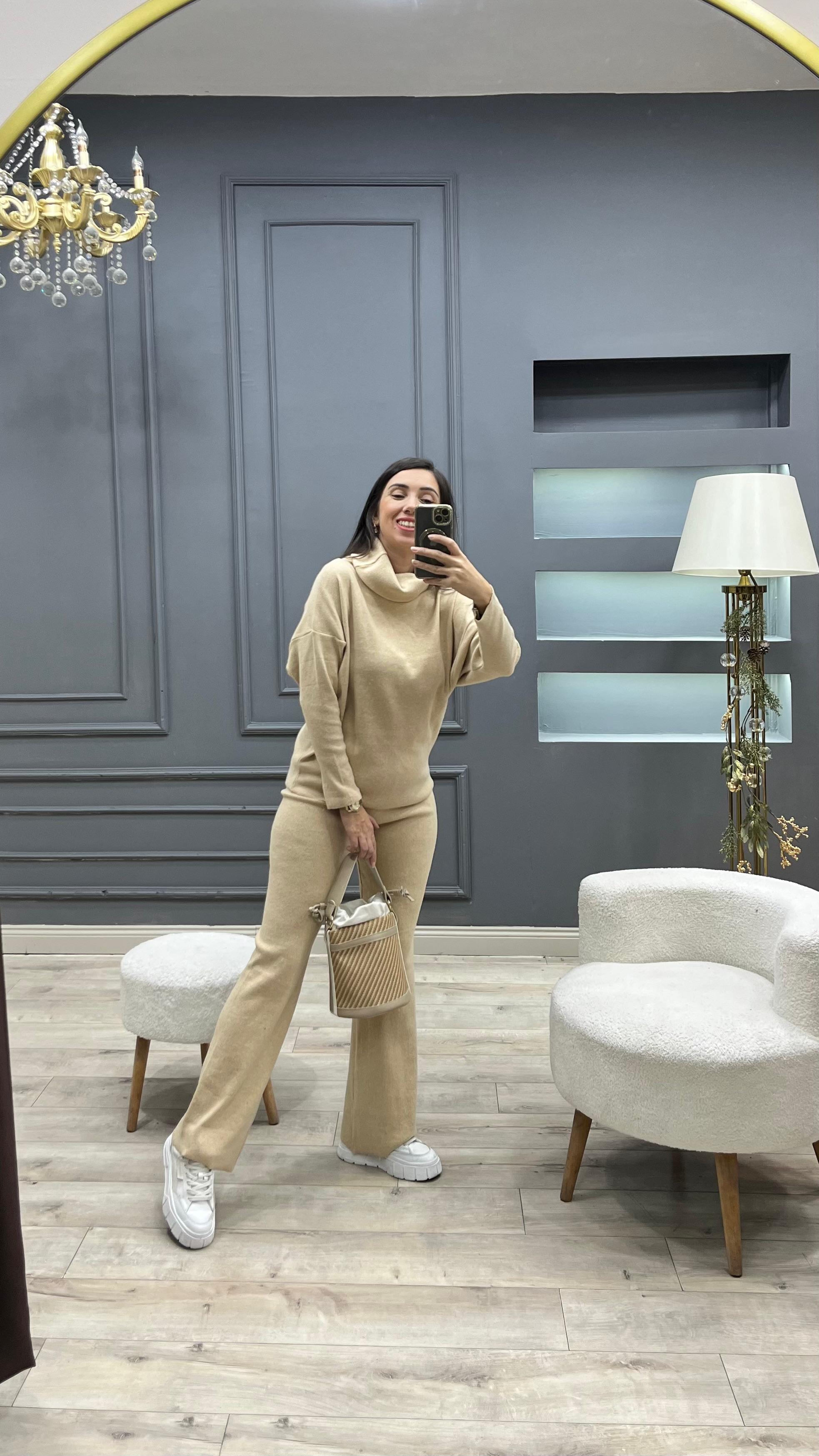 Degaje Yaka Likralı Yumoş Takım - Vizon