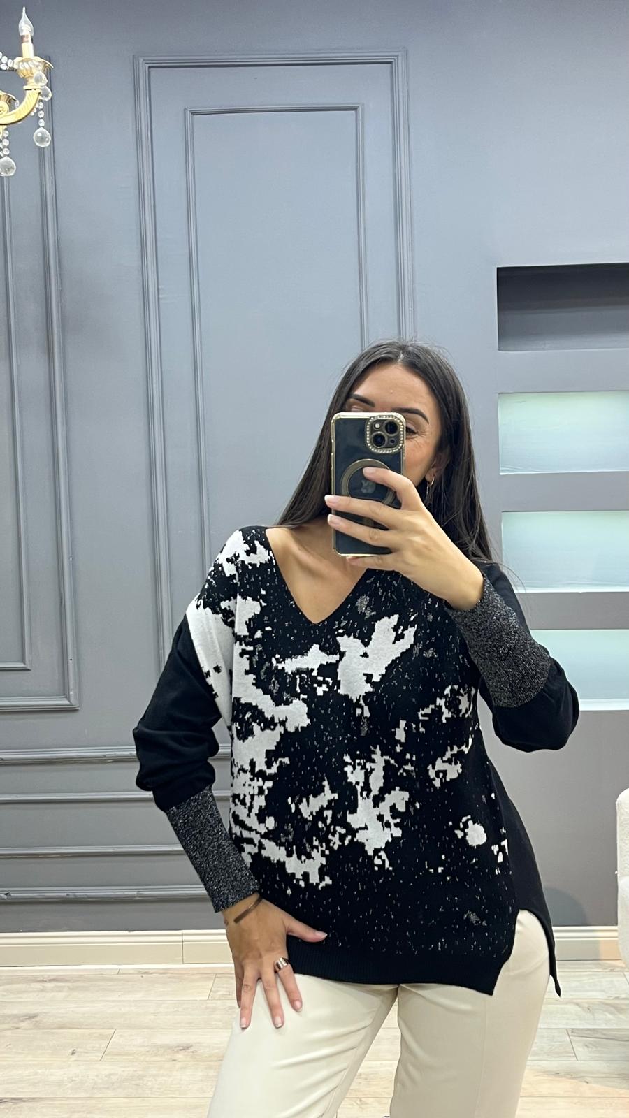 V Yaka Desenli Triko