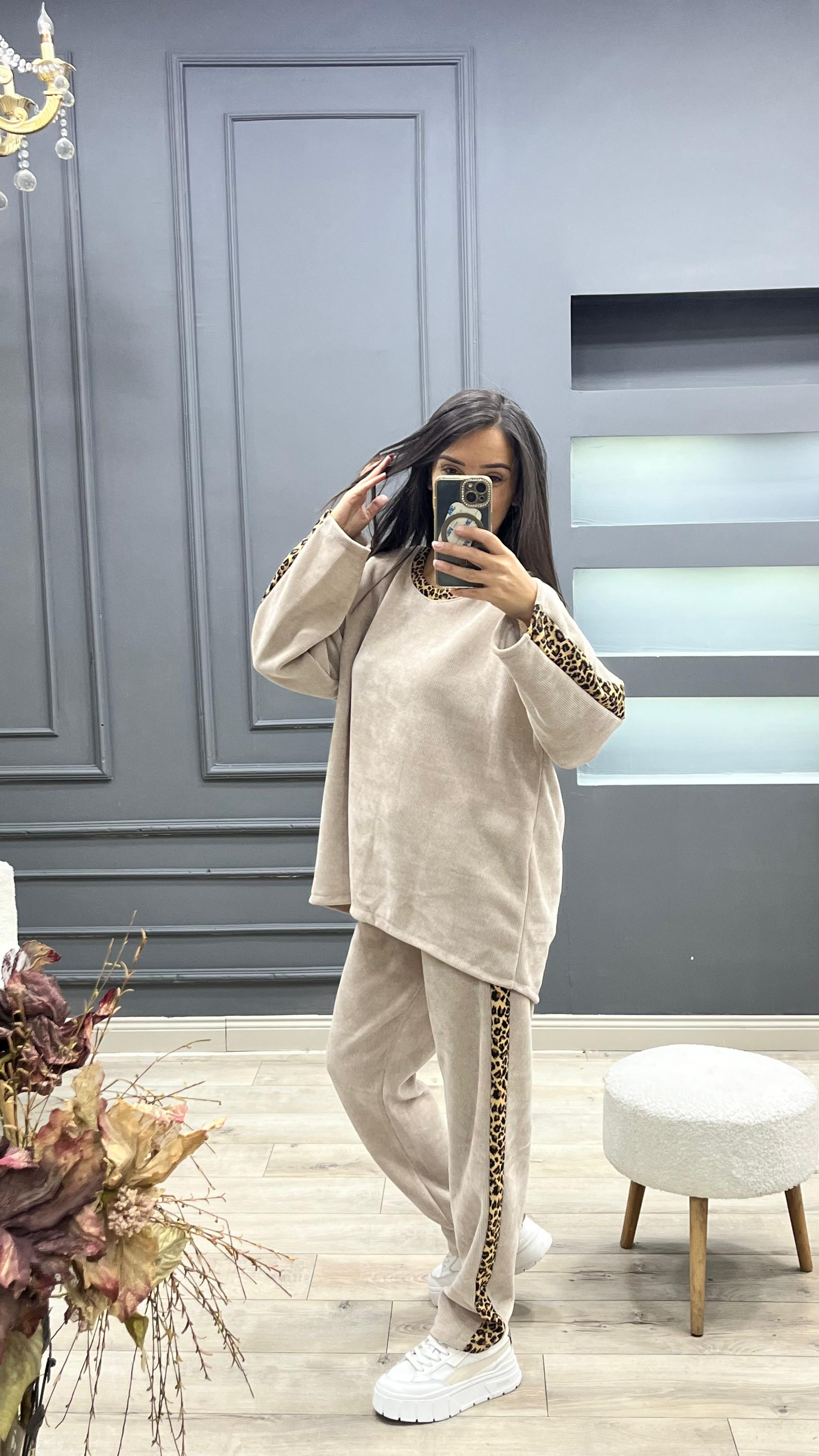 Leopar Desenli Kadife Takım