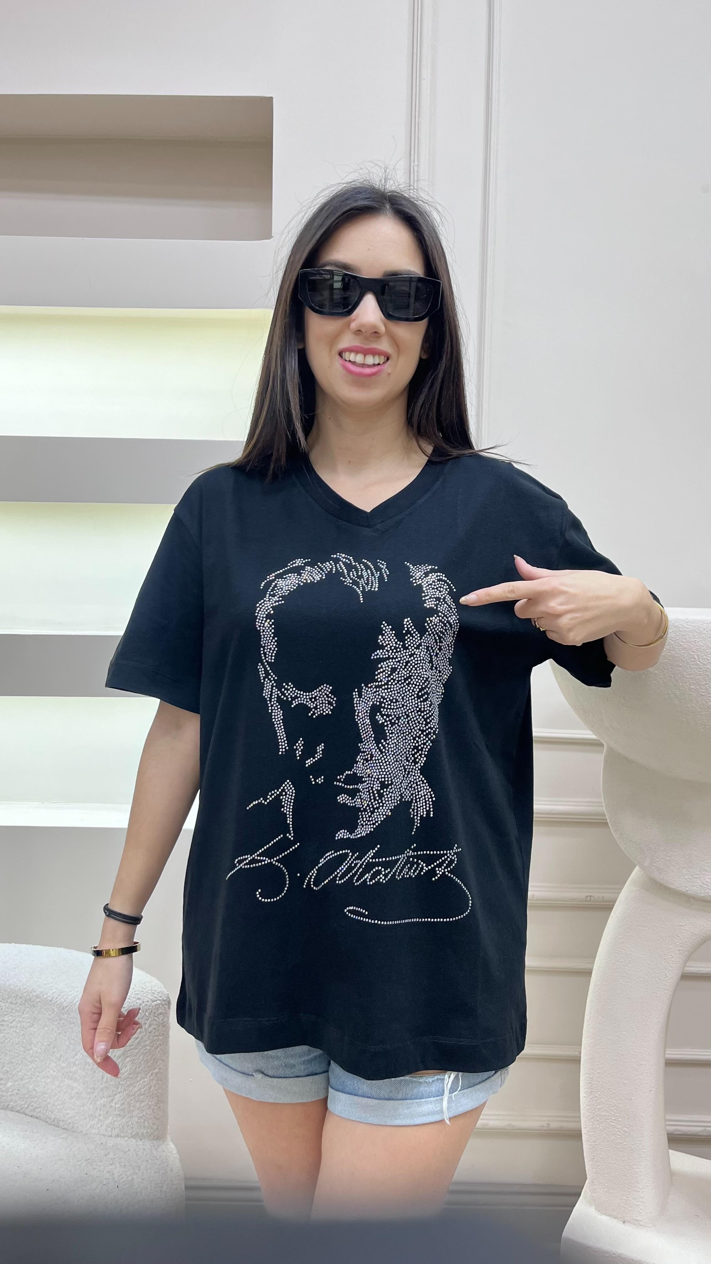 Taş Baskılı V Yaka Atatürk Tshirt