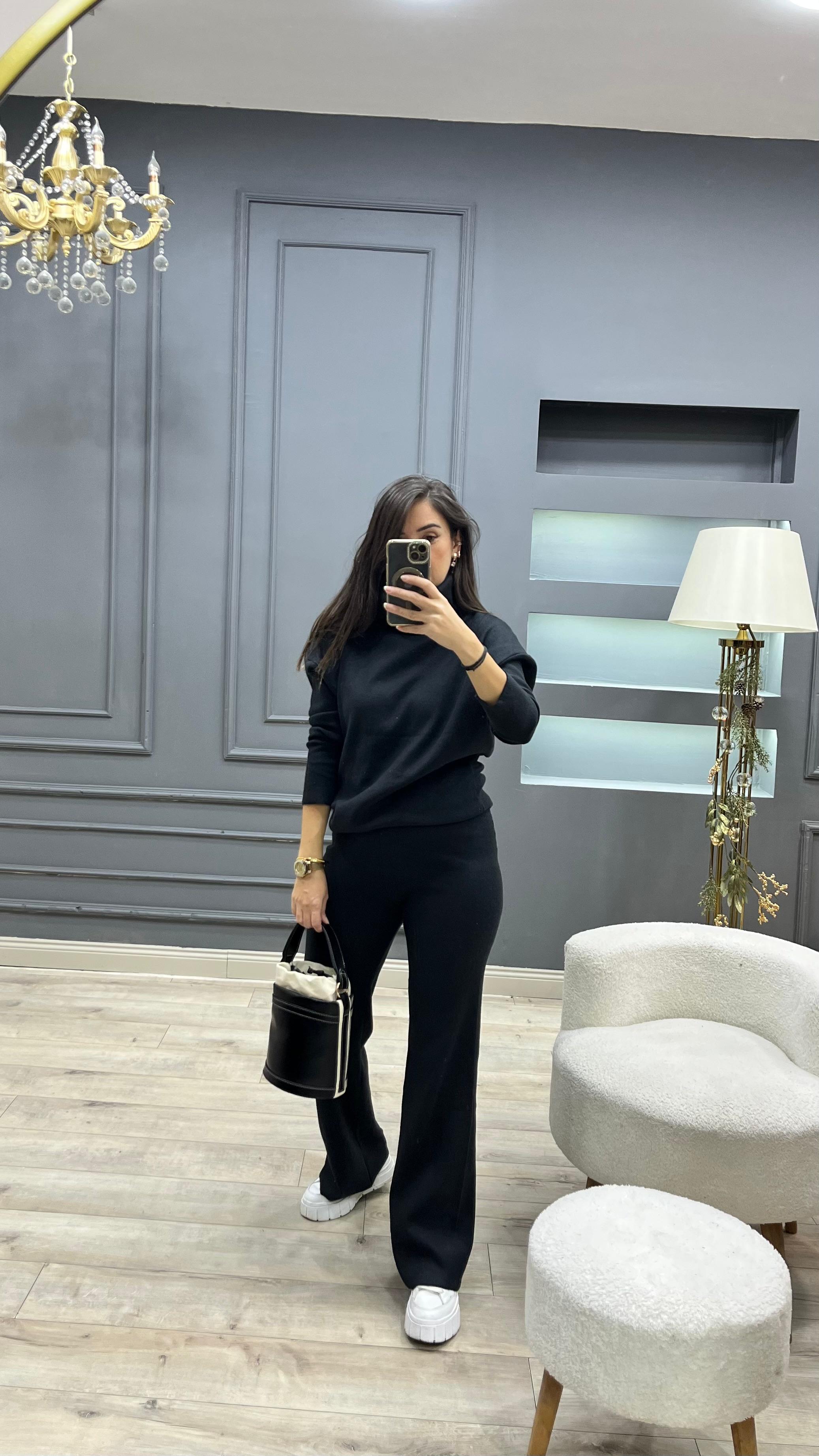 Degaje Yaka Likralı Yumoş Takım - Siyah