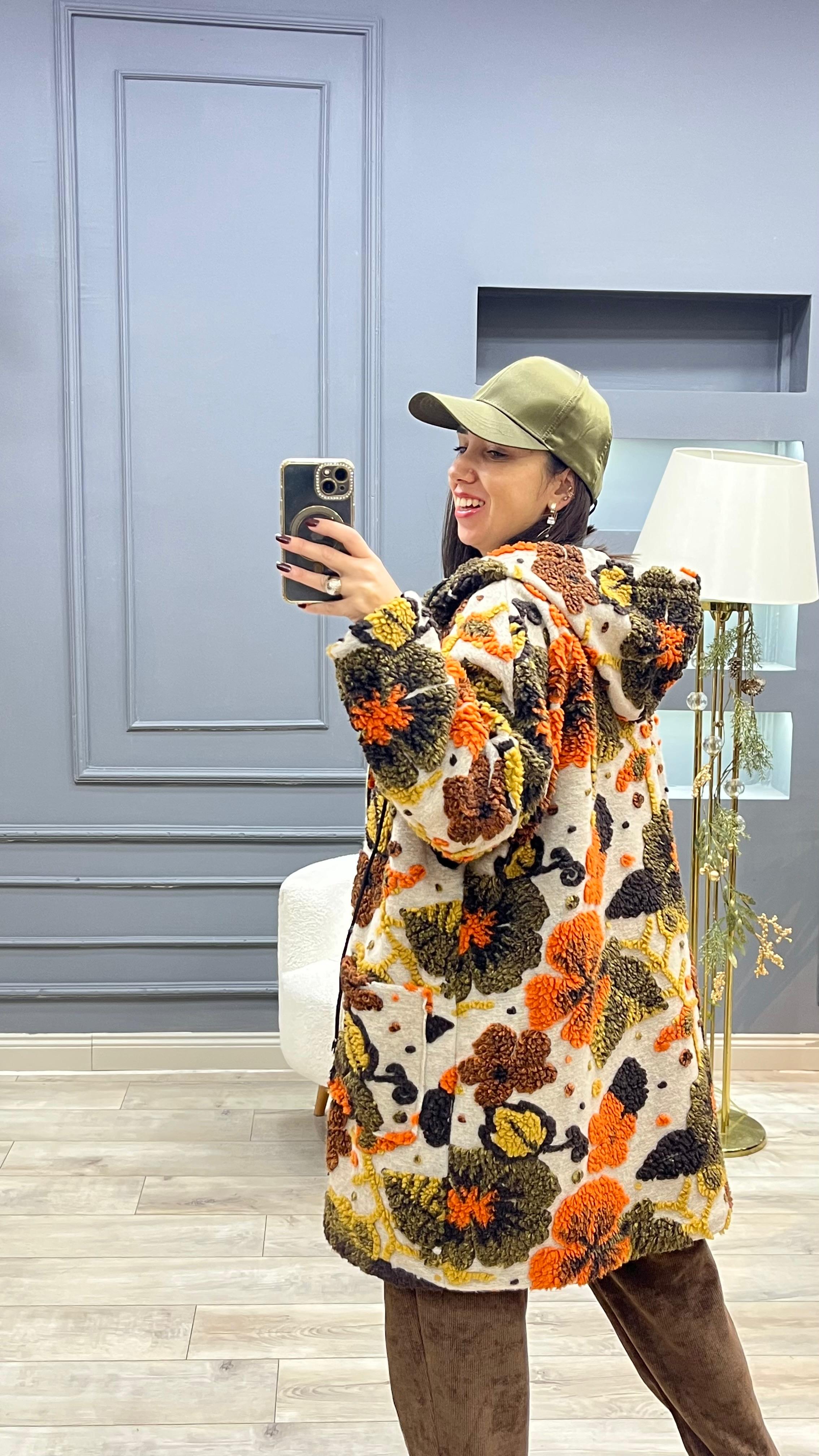 Kabartmalı İç Astarlı Kaban