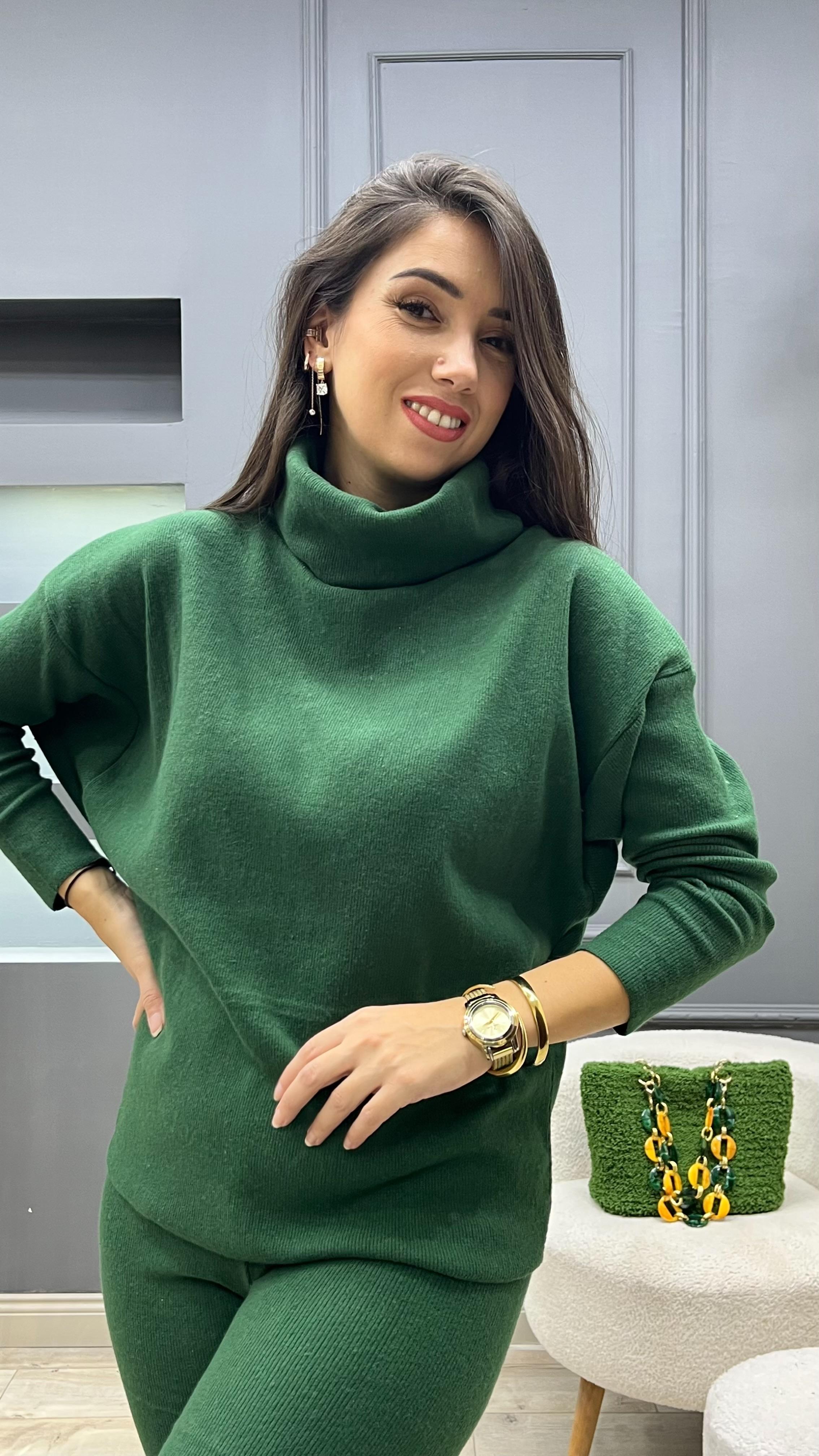 Degaje Yaka Likralı Yumoş Takım - Yeşil