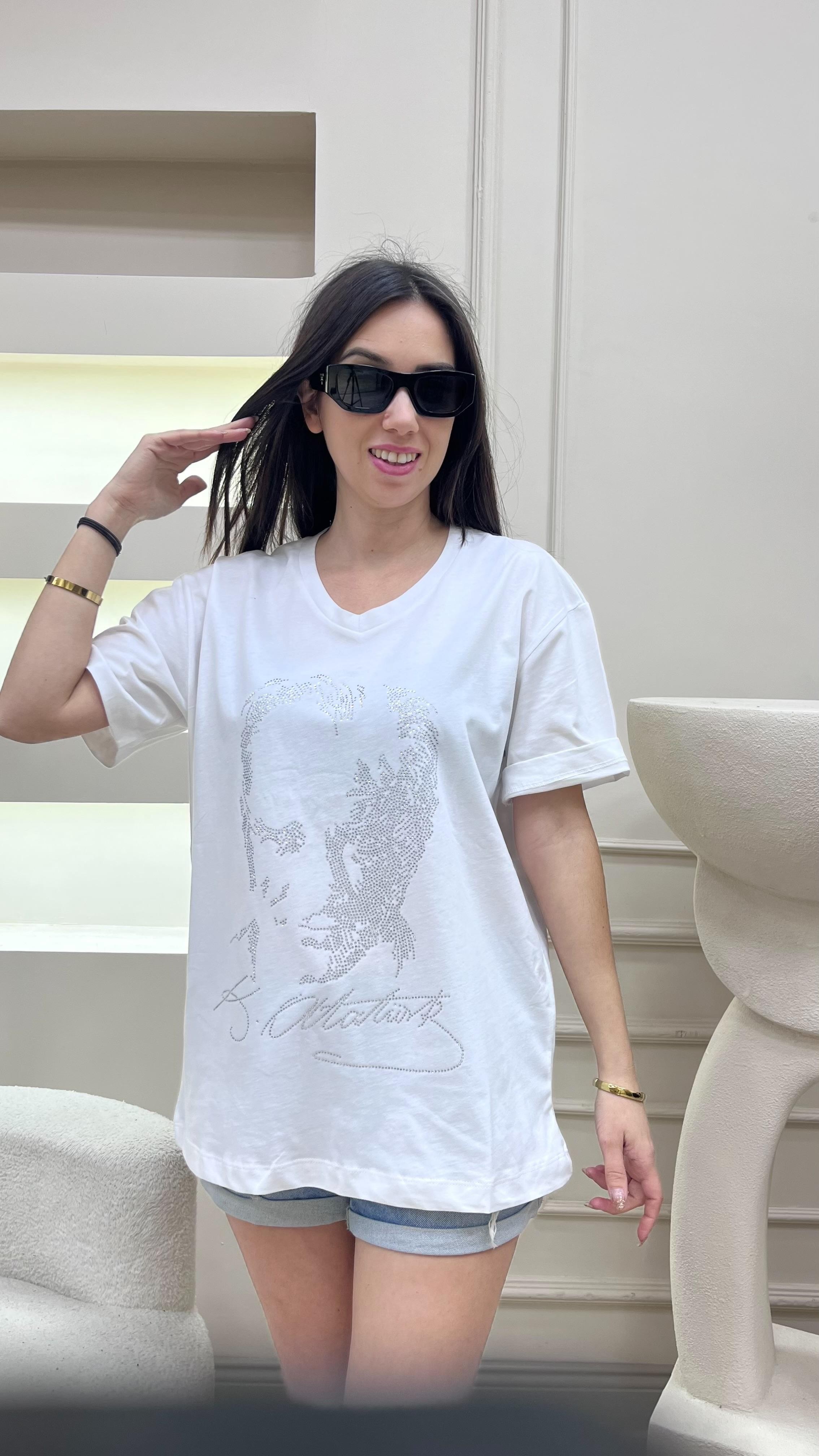 Taş Baskılı V Yaka Atatürk Tshirt - Beyaz