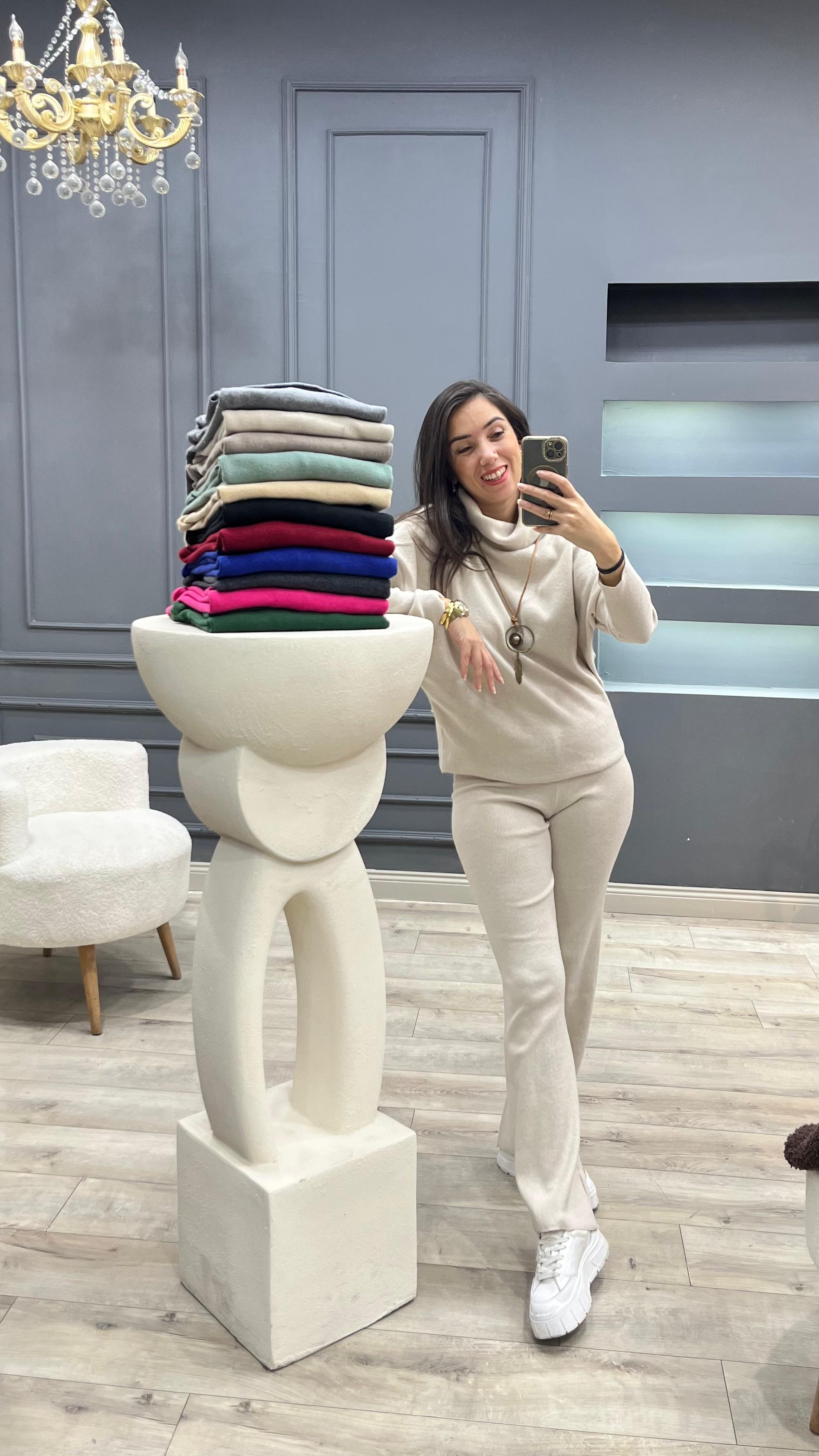 Degaje Yaka Likralı Yumoş Takım - Taş