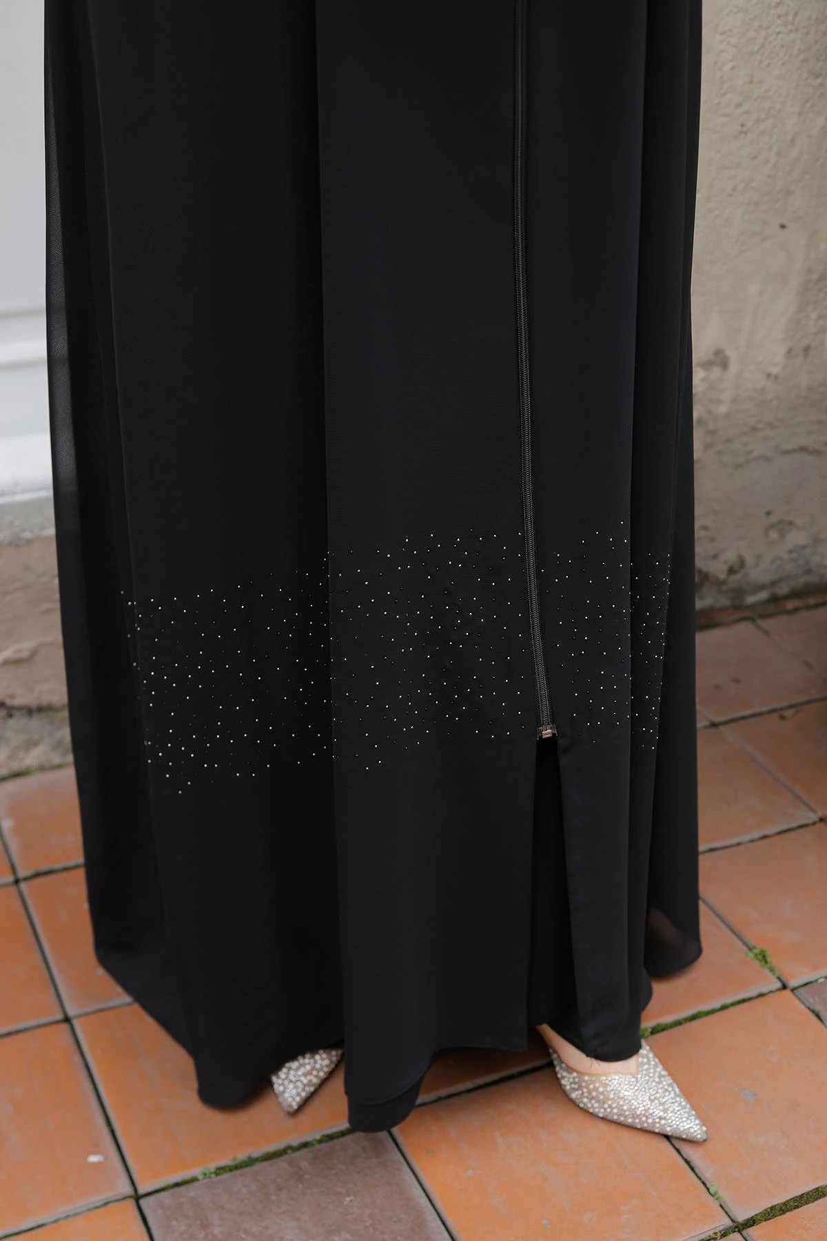 Boydan Fermuarlu Taş Detaylı Ferace