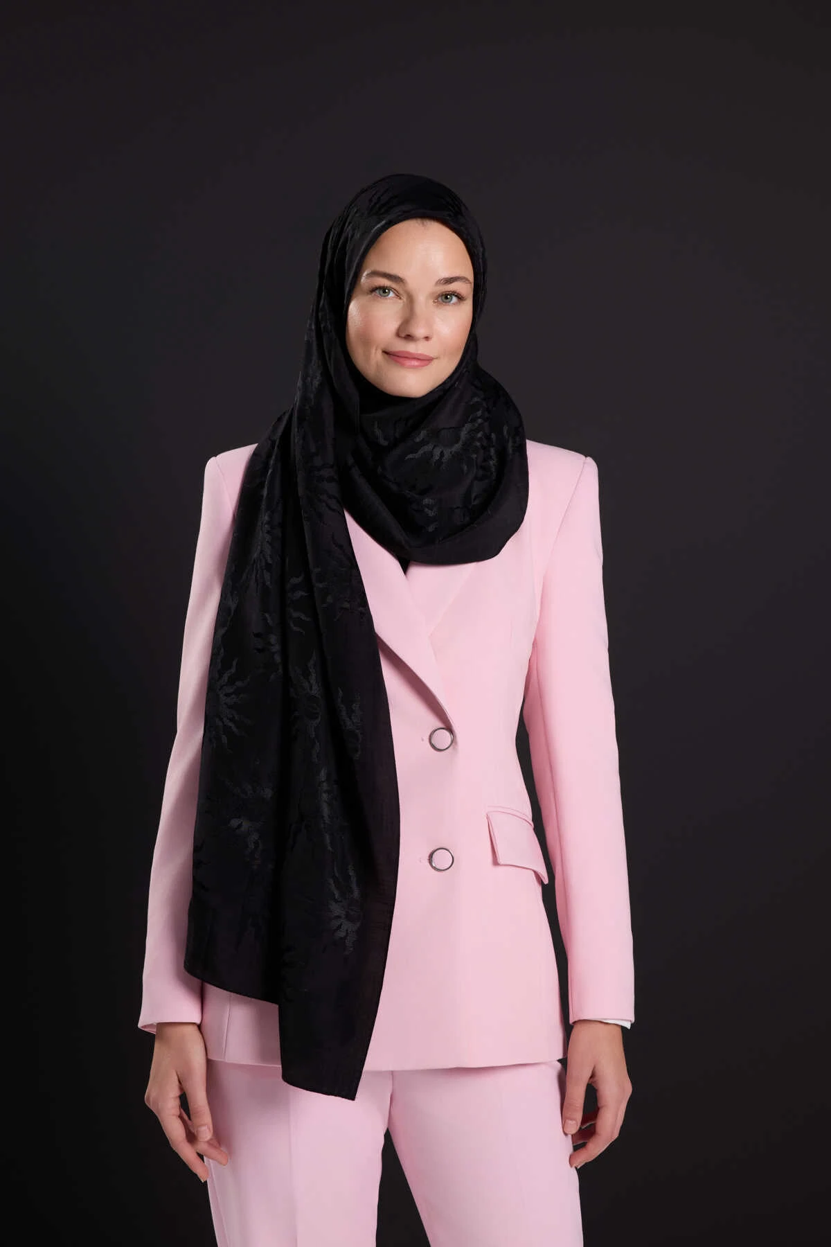 Güneş Doğarken Siyah Shiny Jakar Şal 70x200 - Siyah