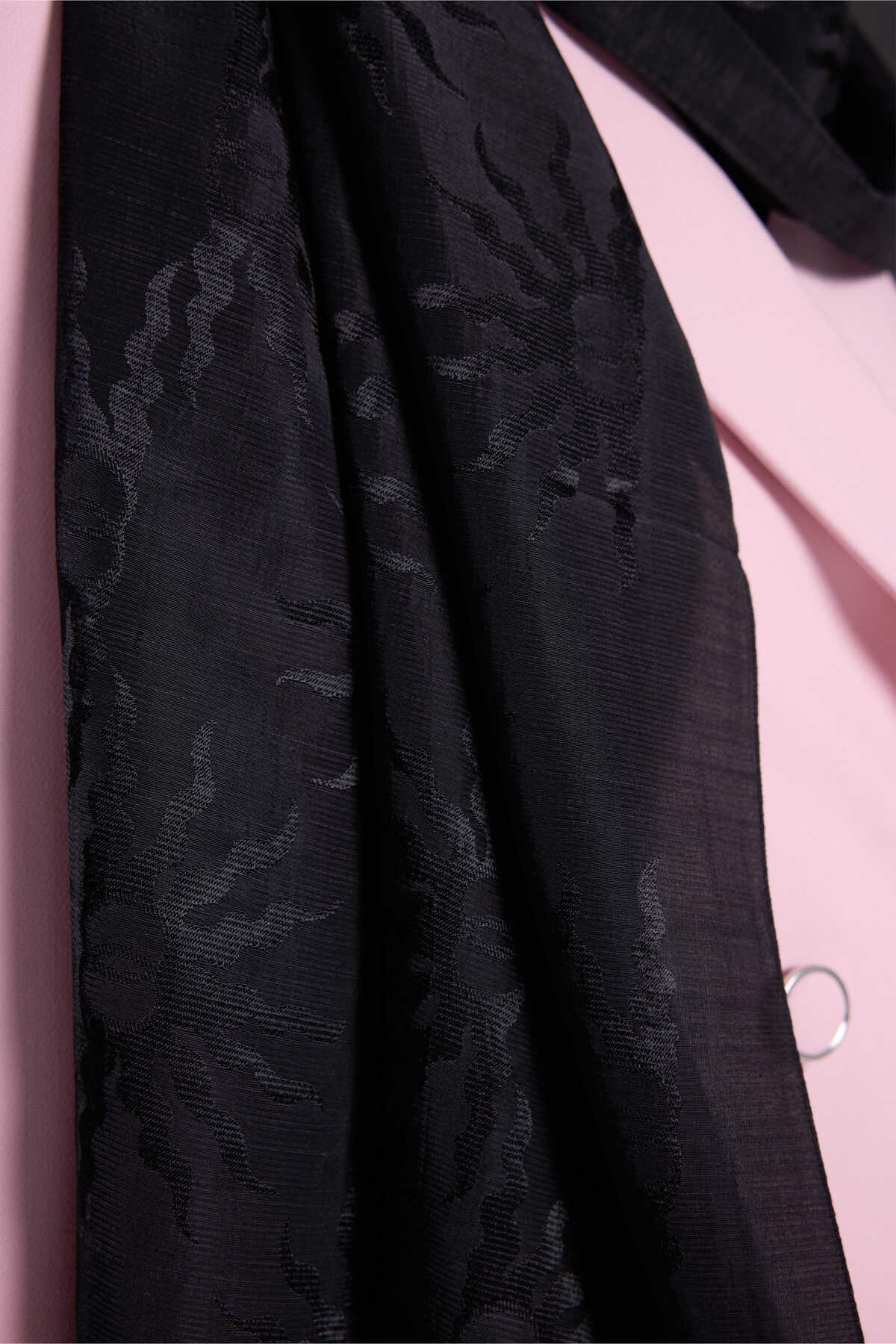 Güneş Doğarken Siyah Shiny Jakar Şal 70x200