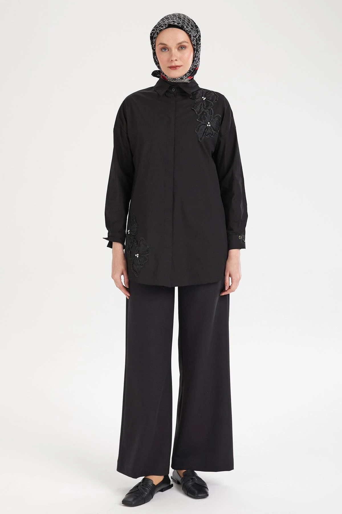 Gömlek Yaka Çiçek Taş Desenli Siyah Tunik