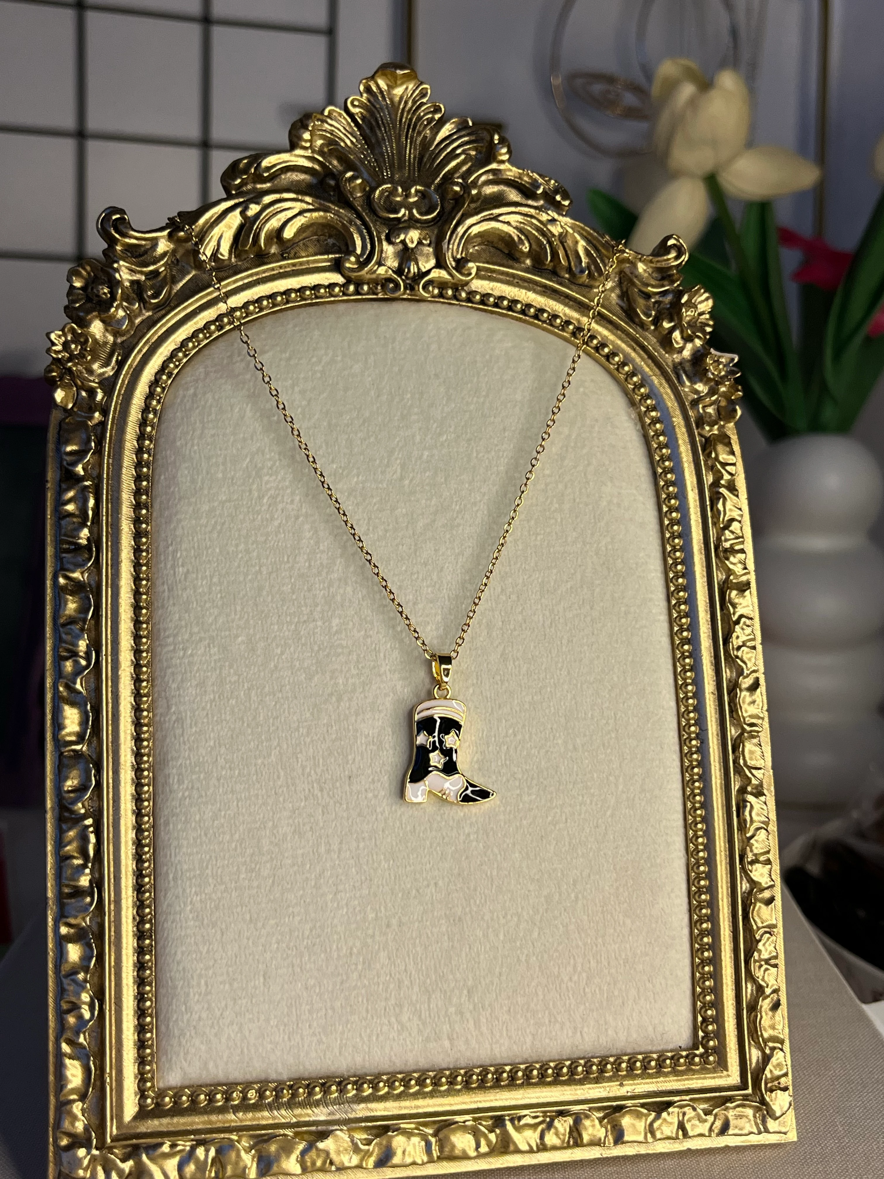 Gold siyah çizme kolye