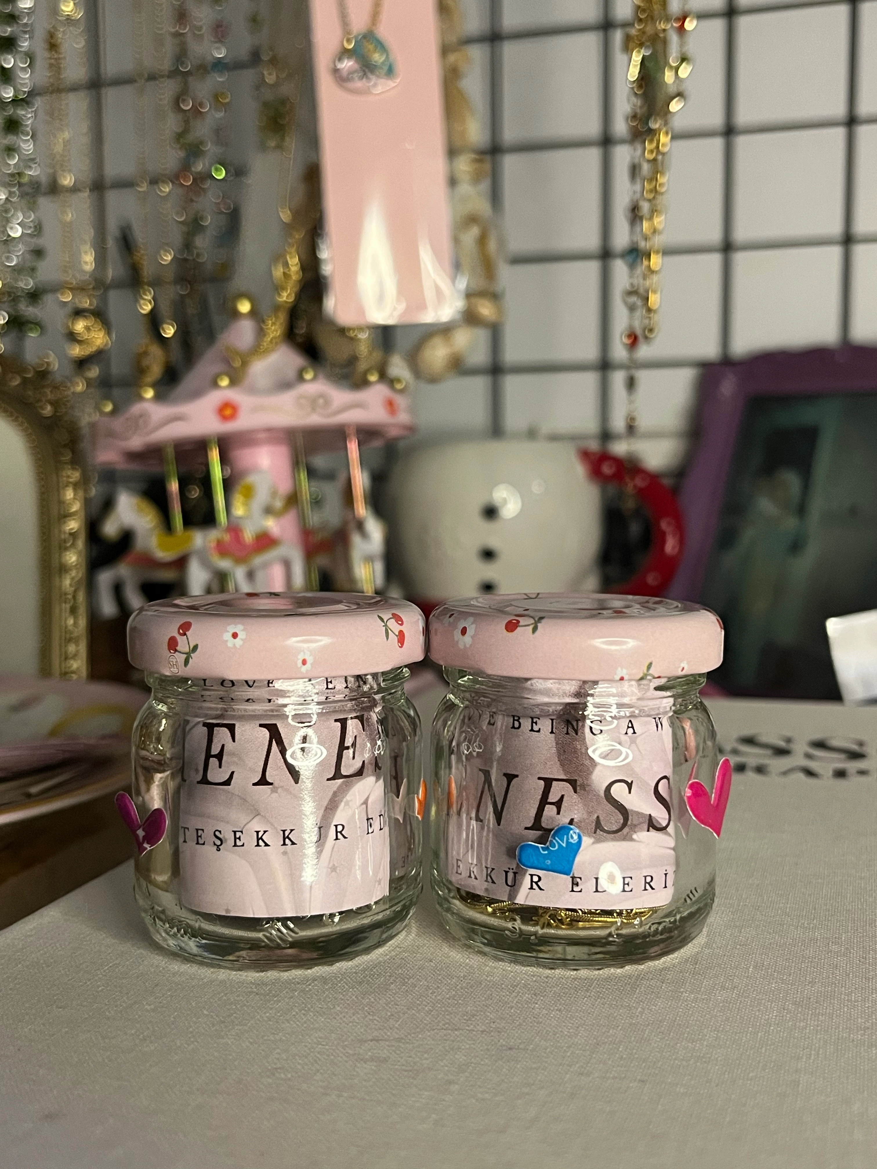 Small boy sürpriz takı kavanozu