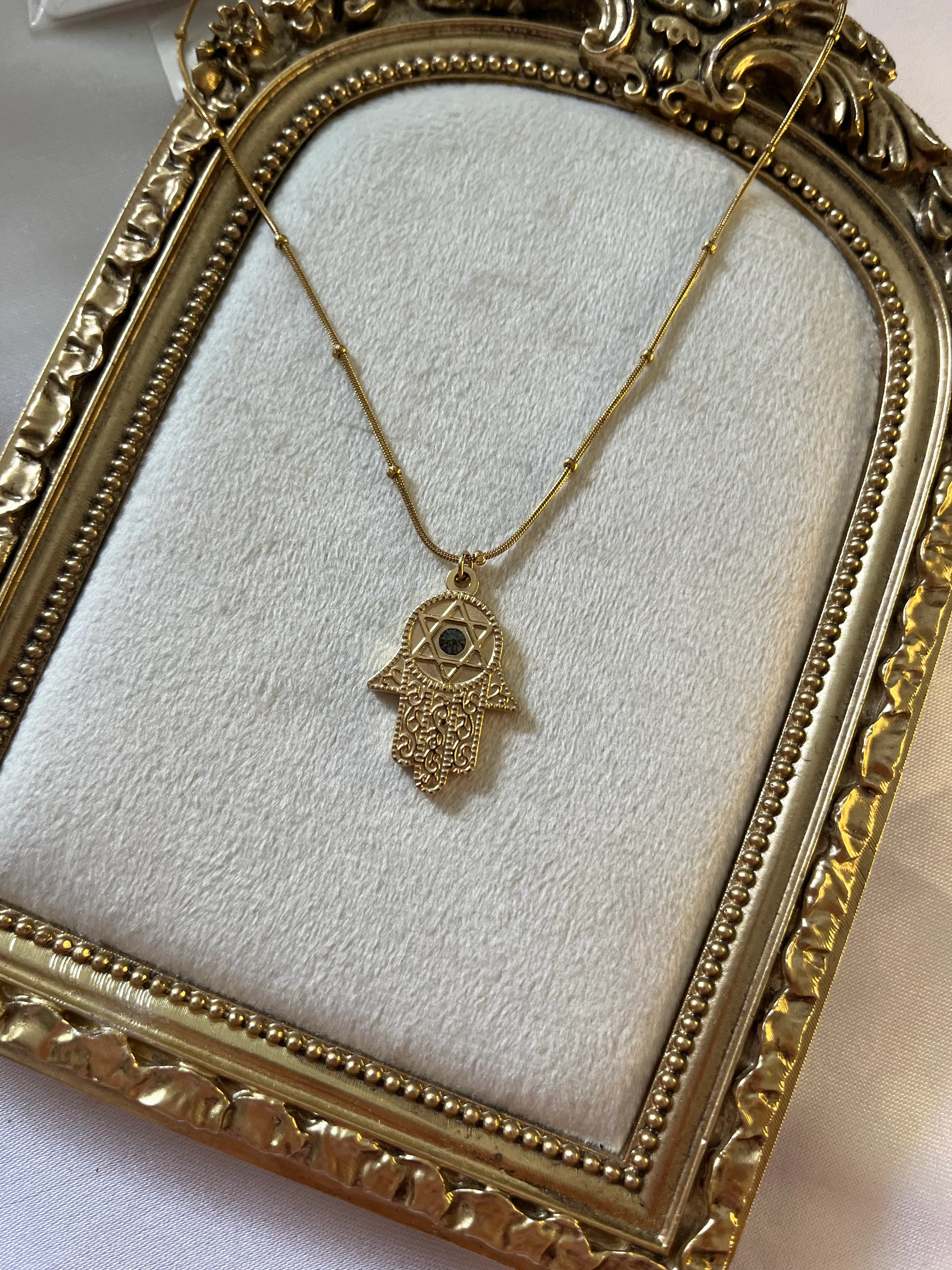 Gold hamsa kolye